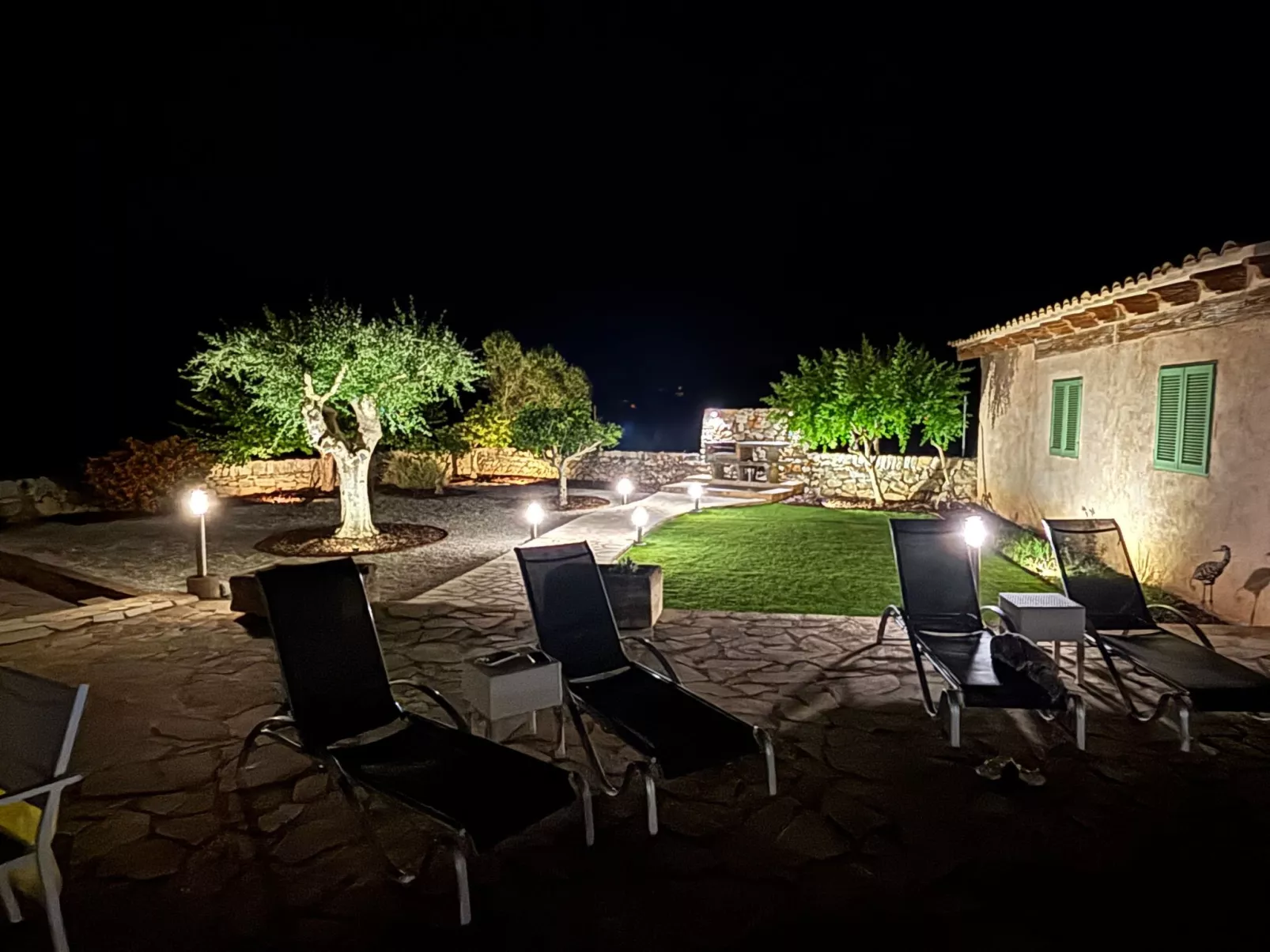 Idyllische Finca mit Garten und Pool-Buiten