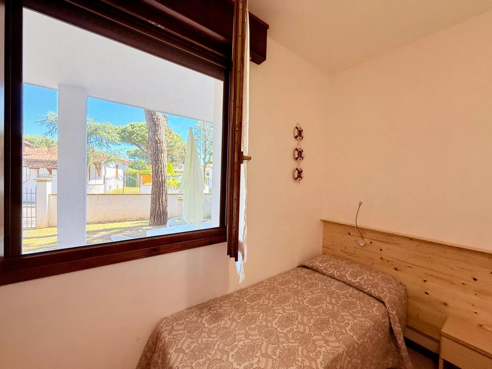 3-Zimmer-Villa, Erdgeschoss, 2 Gärten, Klima-Binnen