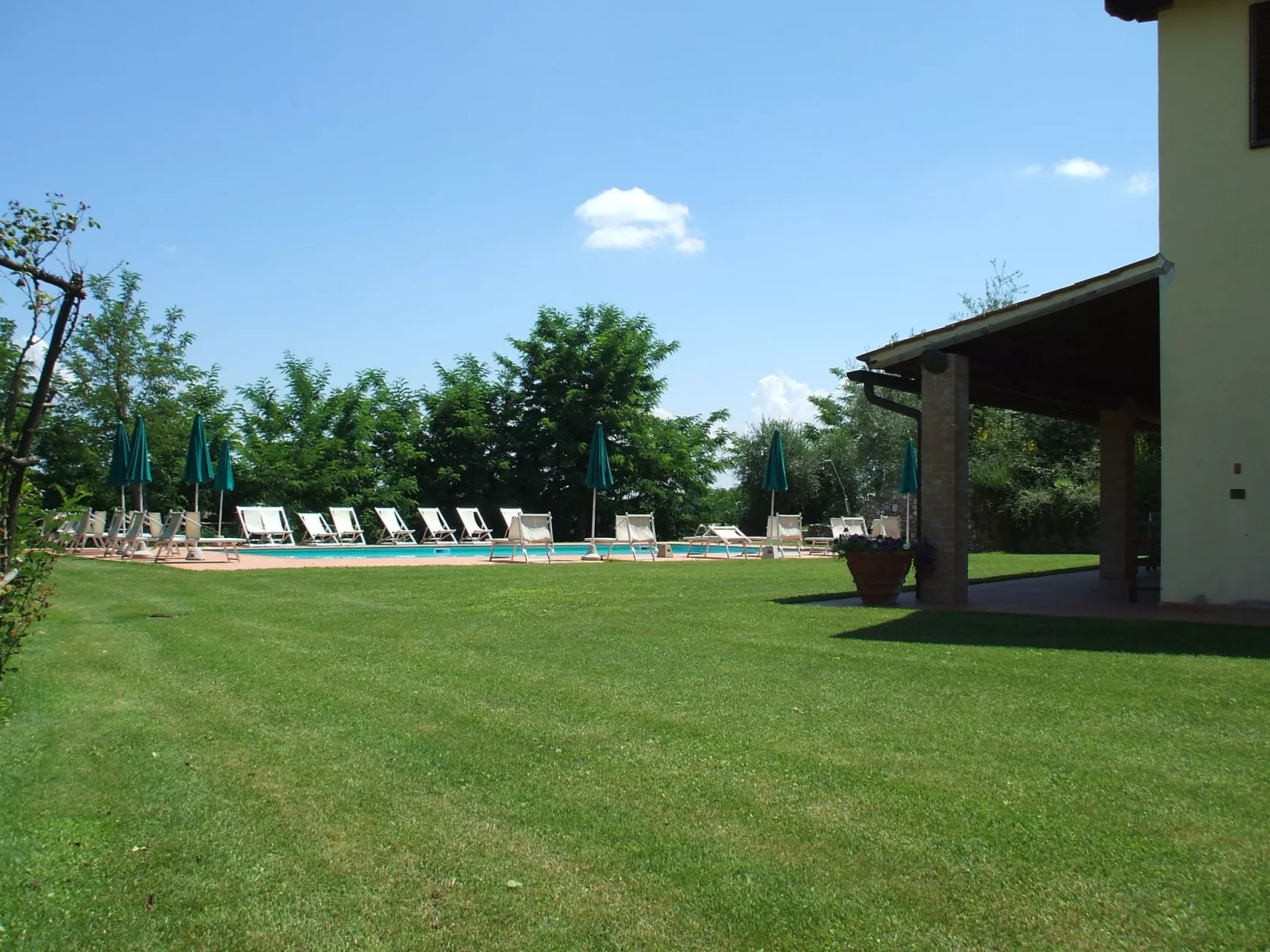 Anwesen mit Terrasse-Image-tags.info