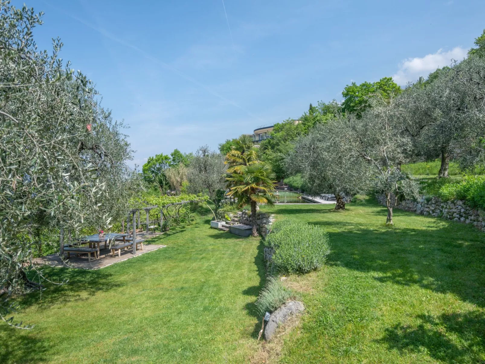 Villa mit schönem Seepanorama und Naturteich