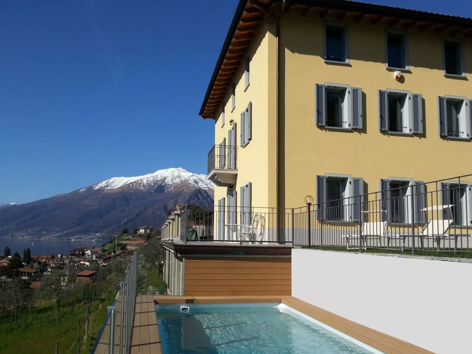 Jugendstilvilla mit Blick auf den Comer See-Buiten