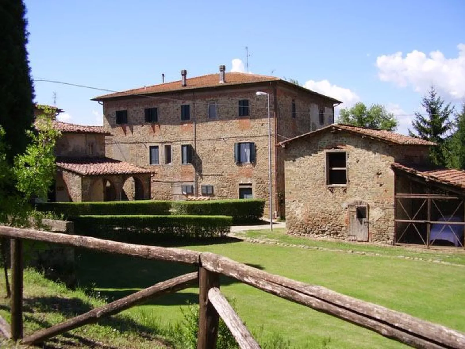 Schönes 1-Zimmer-Apartment-Buiten