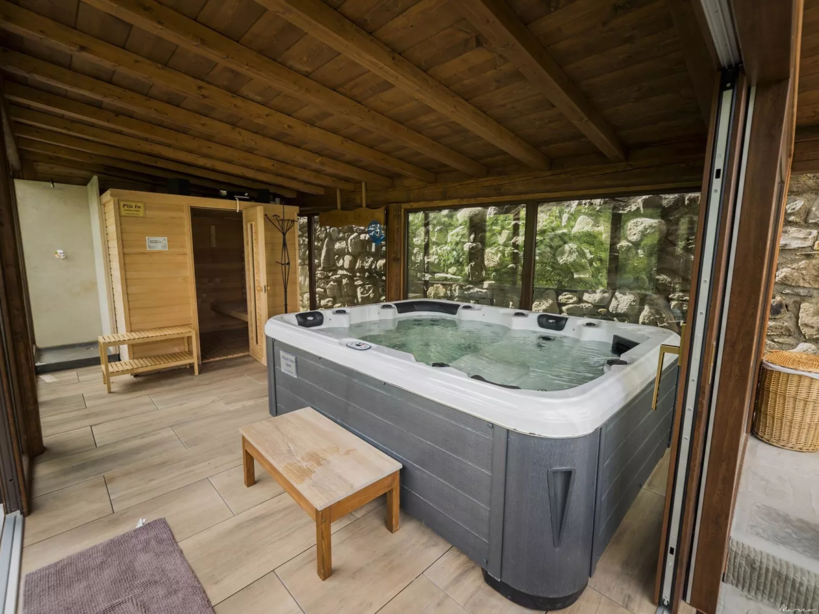 'Case cioni' mit Schwimmbad-Binnen