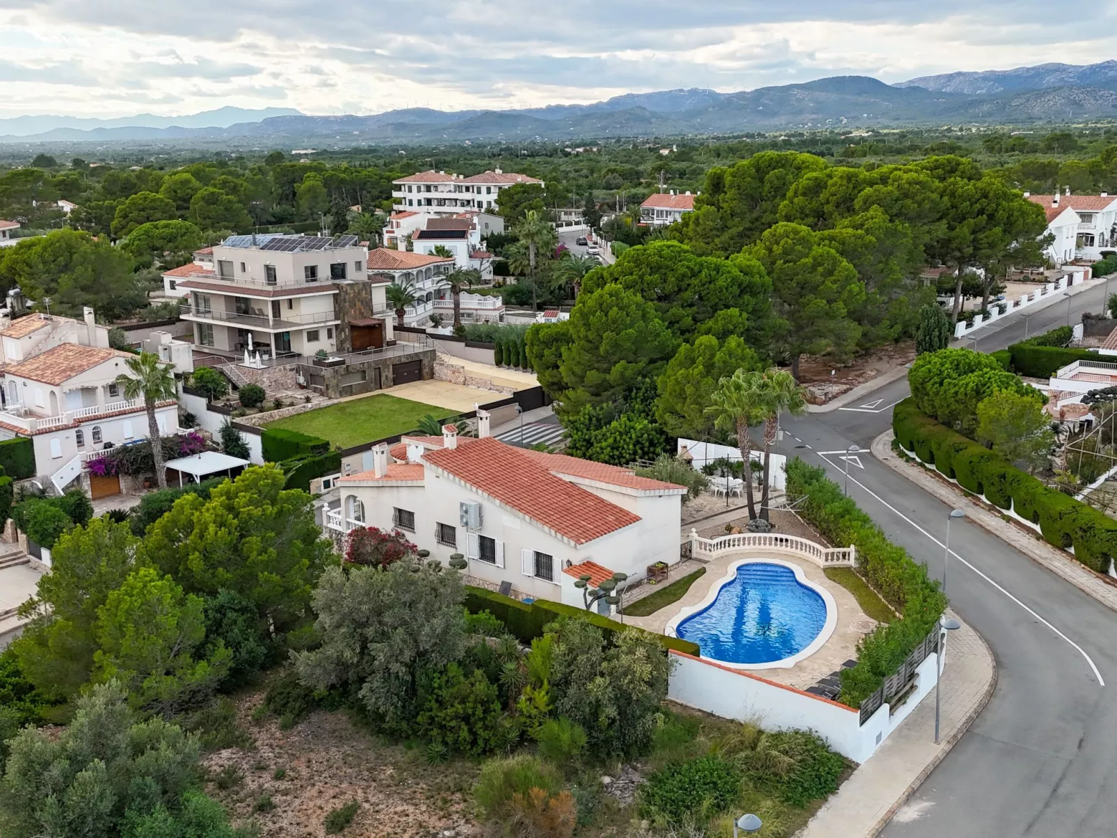 Imposante Ferienvilla mit großem Pool-Binnen