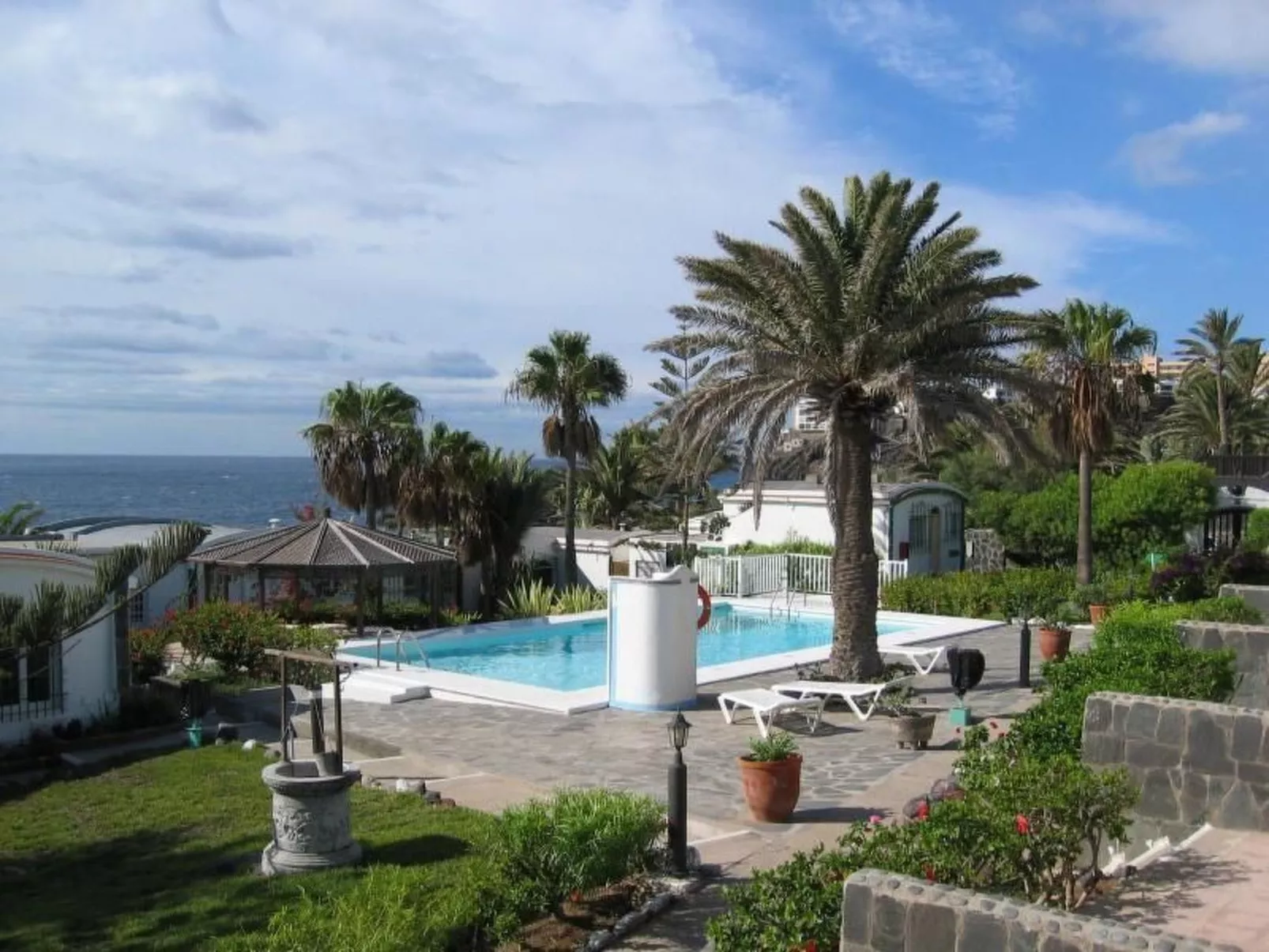 Bungalow auf einem Felsen direkt am Meer-Binnen