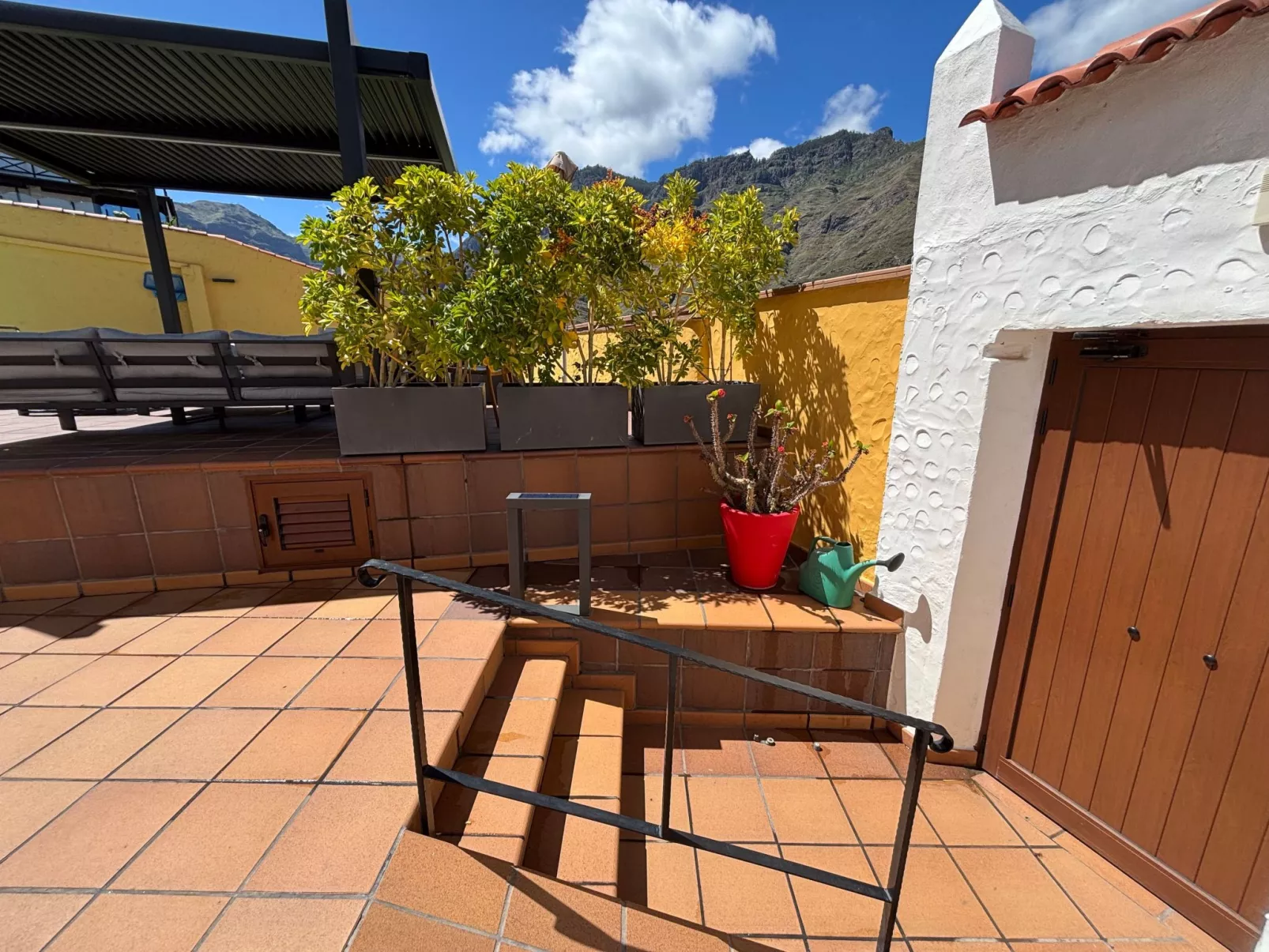 Haus mit beheiztem Schwimmbad, Berg- und Meerbli-Buiten