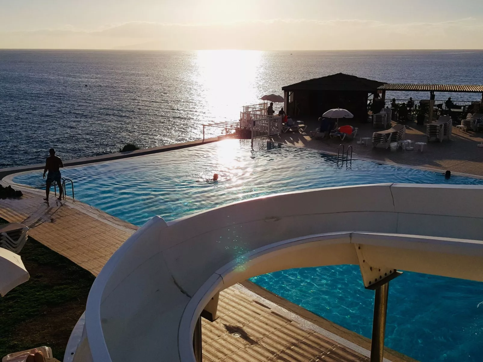 Wohnung mit Aussicht auf Meer und Klippen-Buiten
