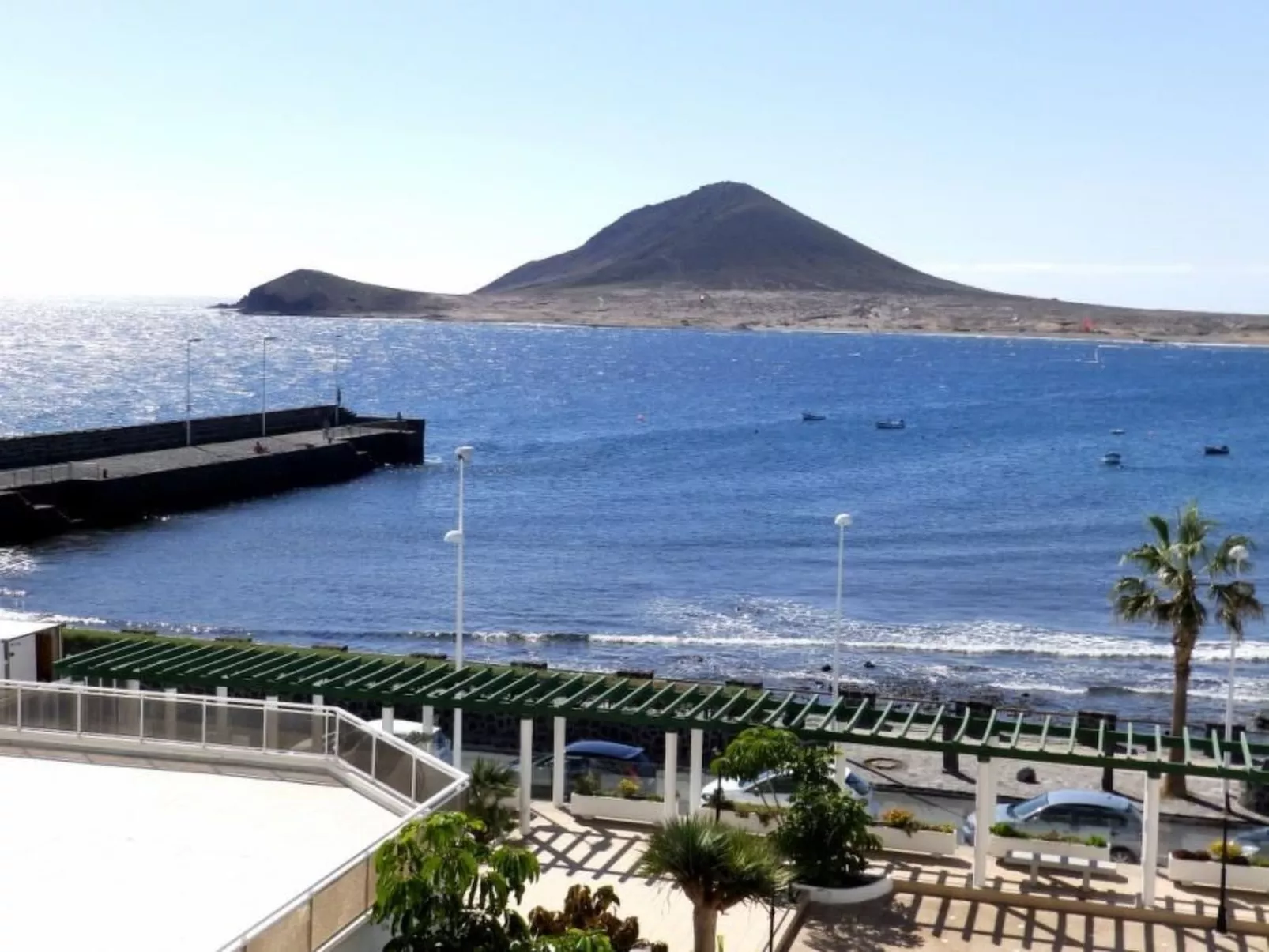 Mit Balkon und Meerblick-Buiten