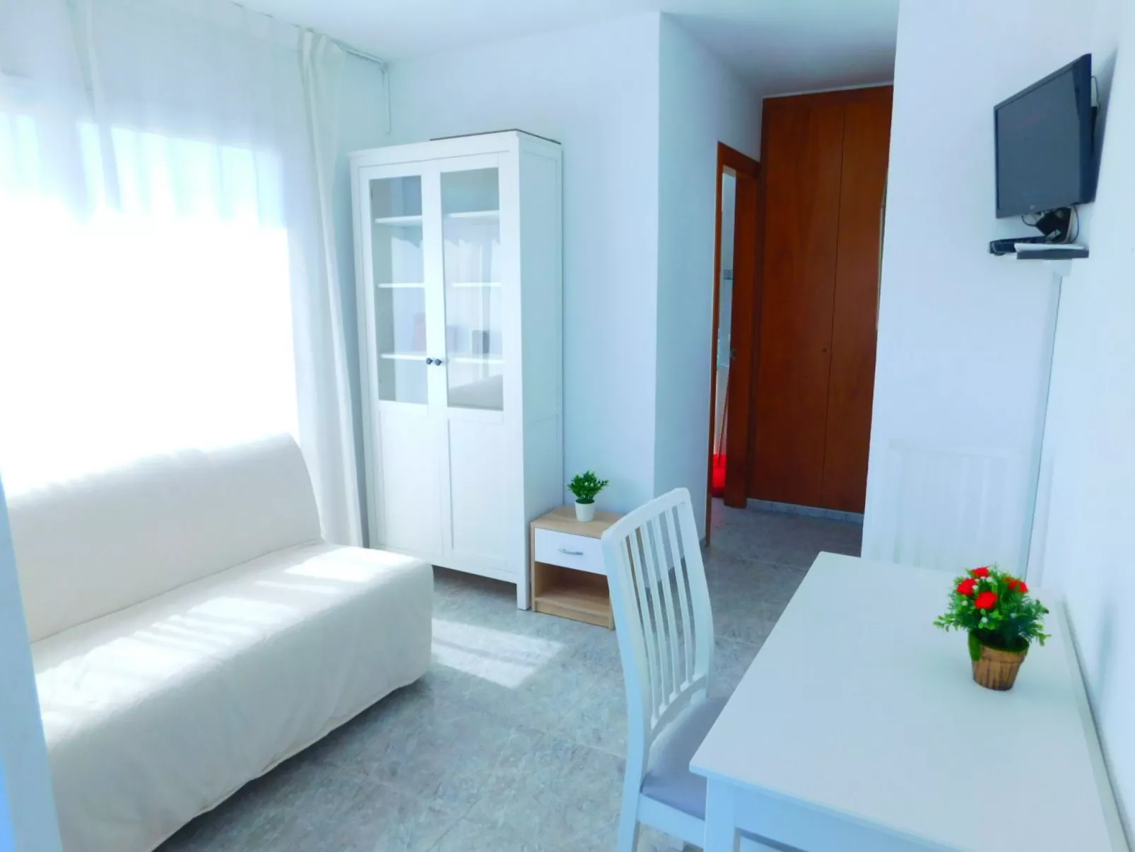 A-241 Saisonale Vermietung Studio Roses - Binnen