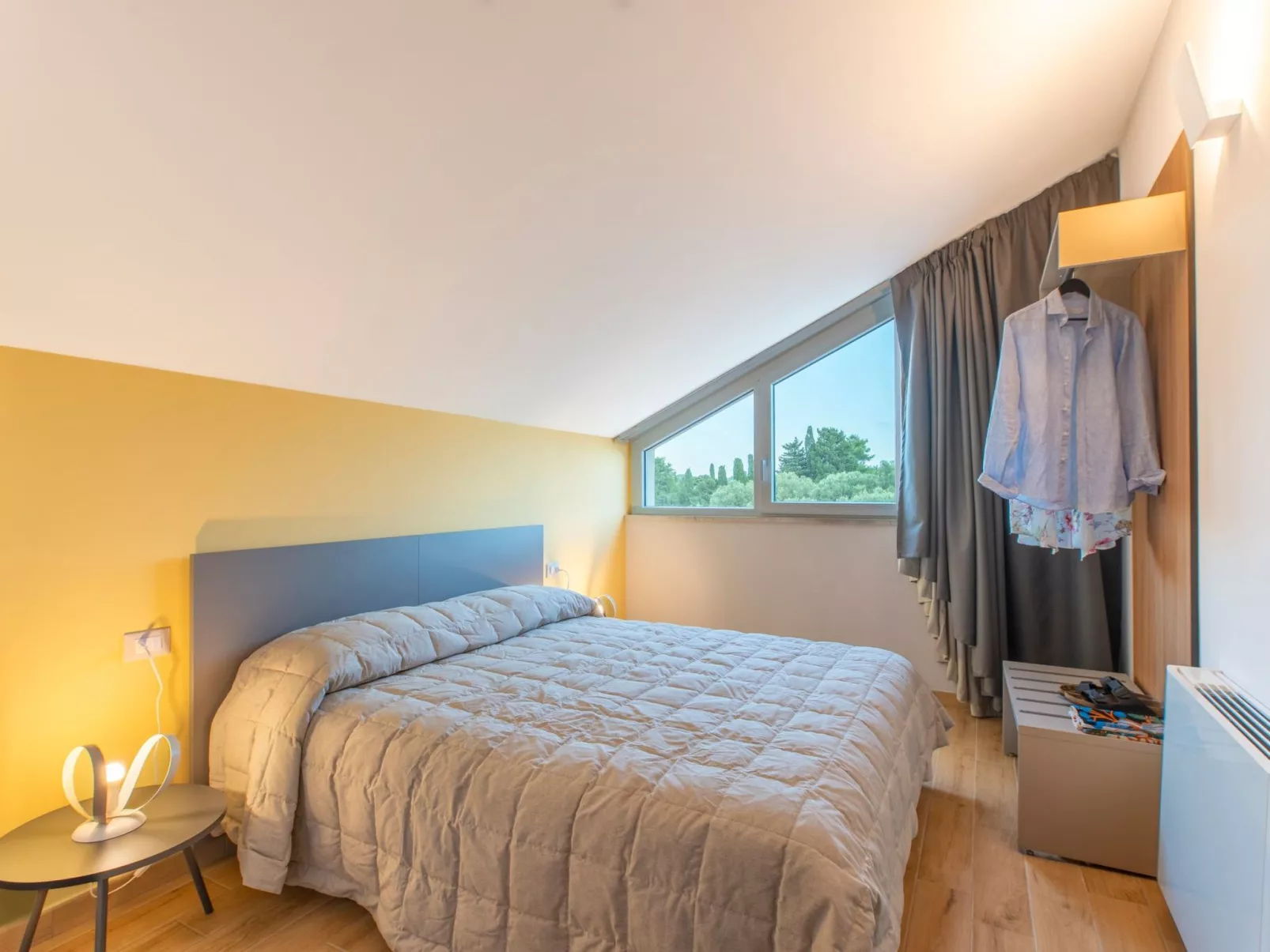 Villa mit Panoramablick auf das Meer, umgeben von der Natur-Binnen