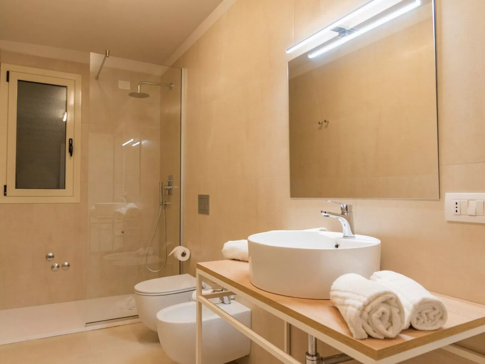 Komfortable und moderne Villa am Strand-Image-tags.info