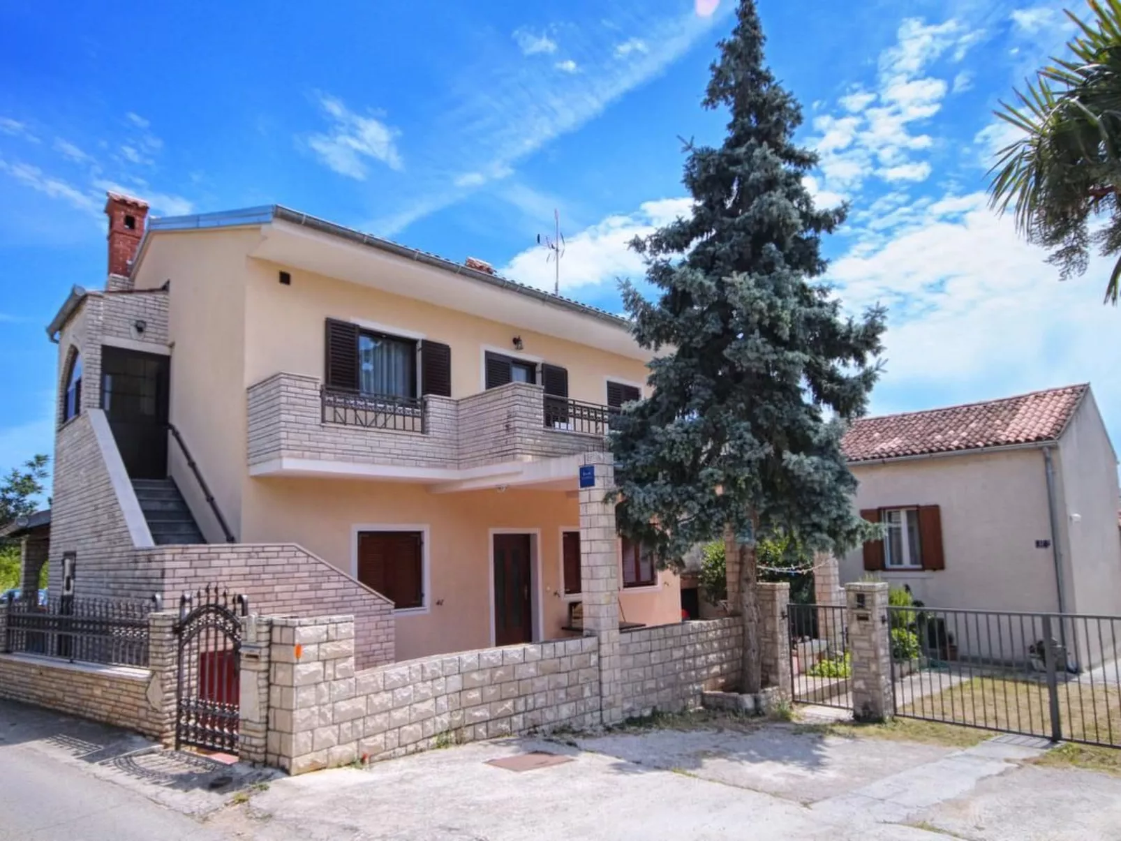 "Luis" mit Privatparkplatz - Buiten