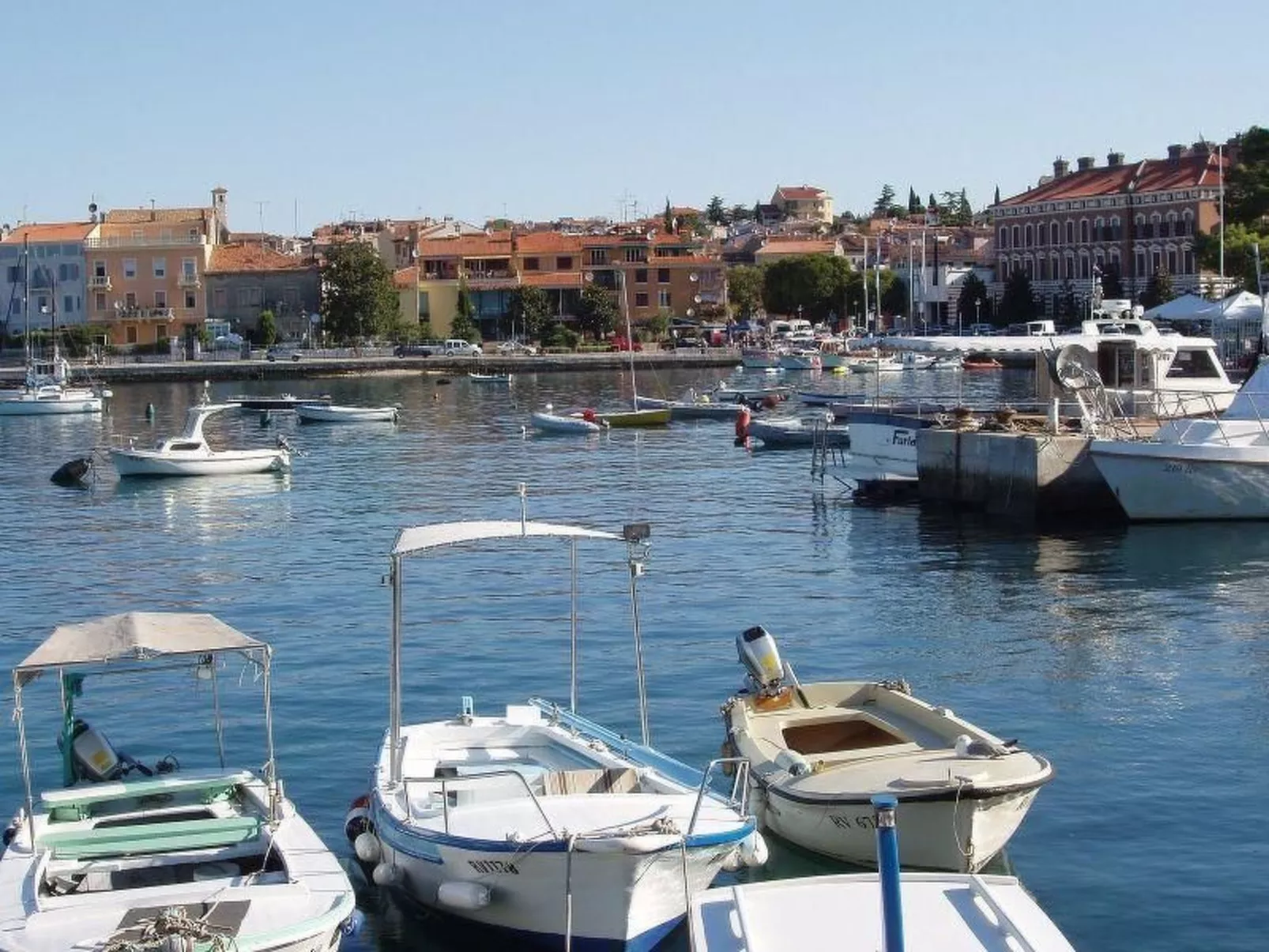 Direkt am Meer liegendes Apartment mit Garten-Buiten