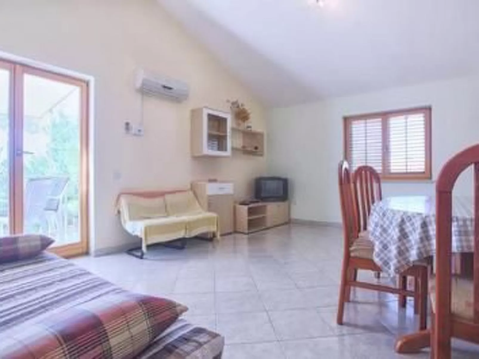 Für 4 Personen ca. 50 m&sup2; in Medulin, Istrien (Medulin und Umgebung)-Image-tags.info