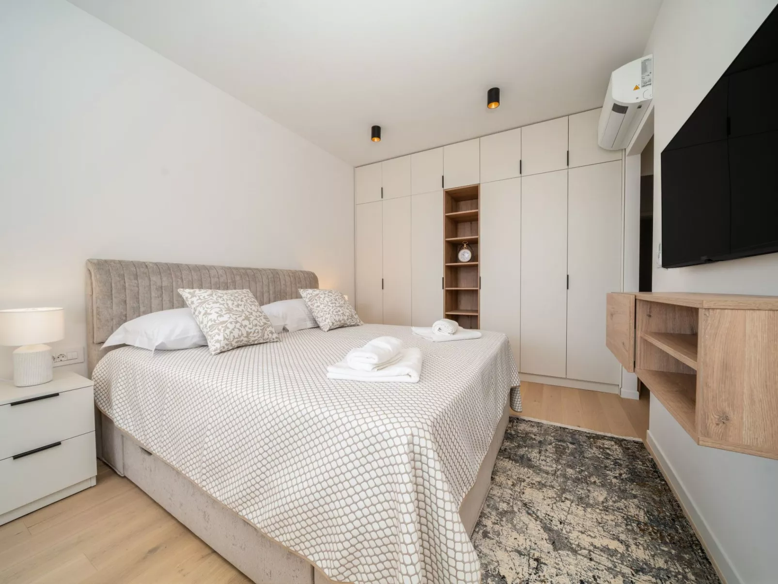 Neue Villa Adore-Binnen