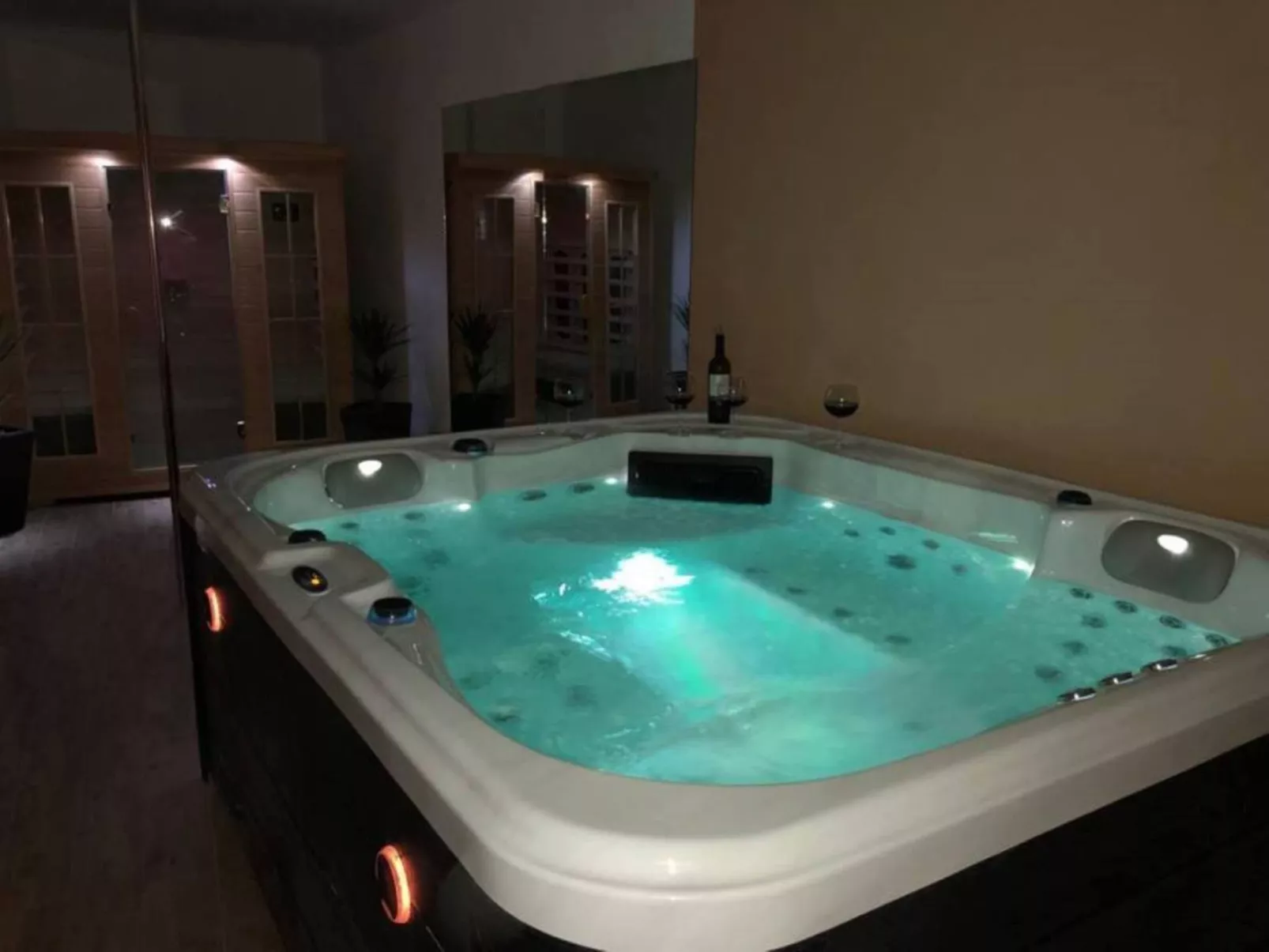 "Paola" mit eigenem Pool-Image-tags.info