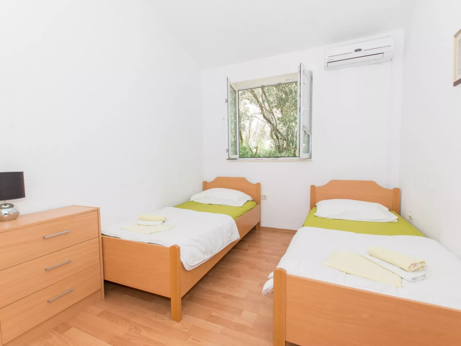 Ozzi mit privatem Pool-Image-tags.info