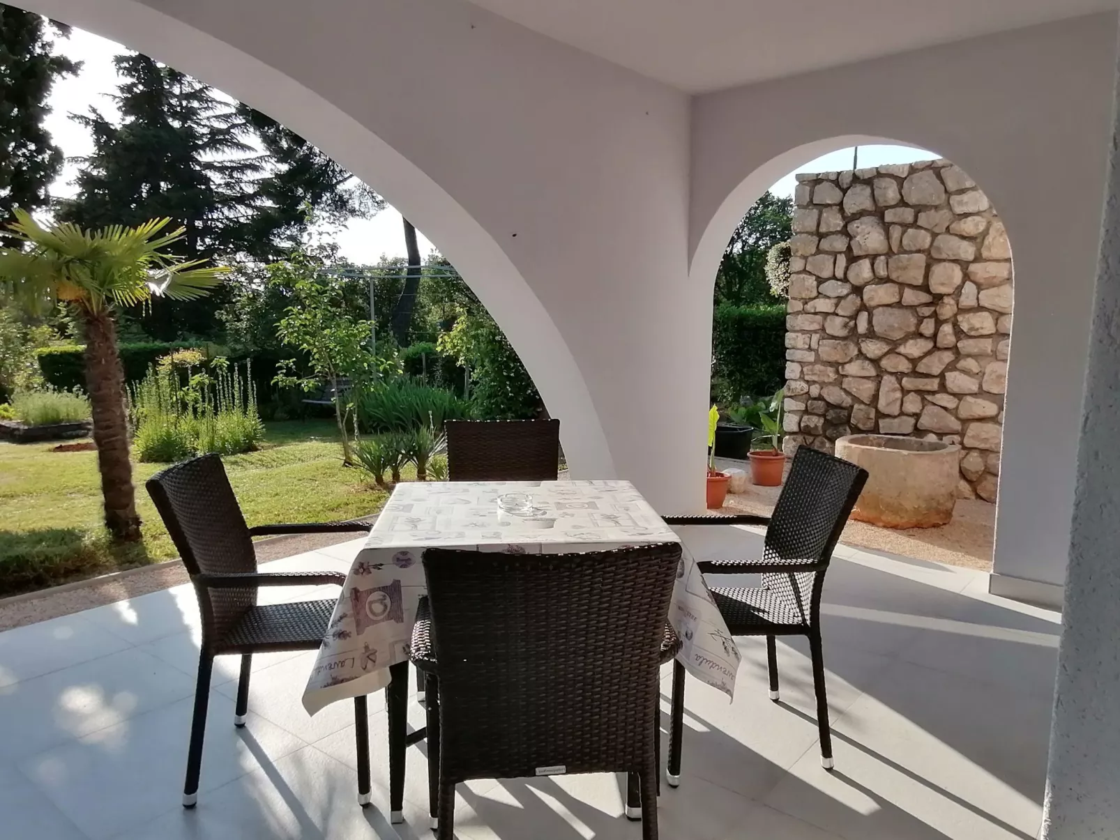 Wohnung "Nada" mit Terrasse-Buiten