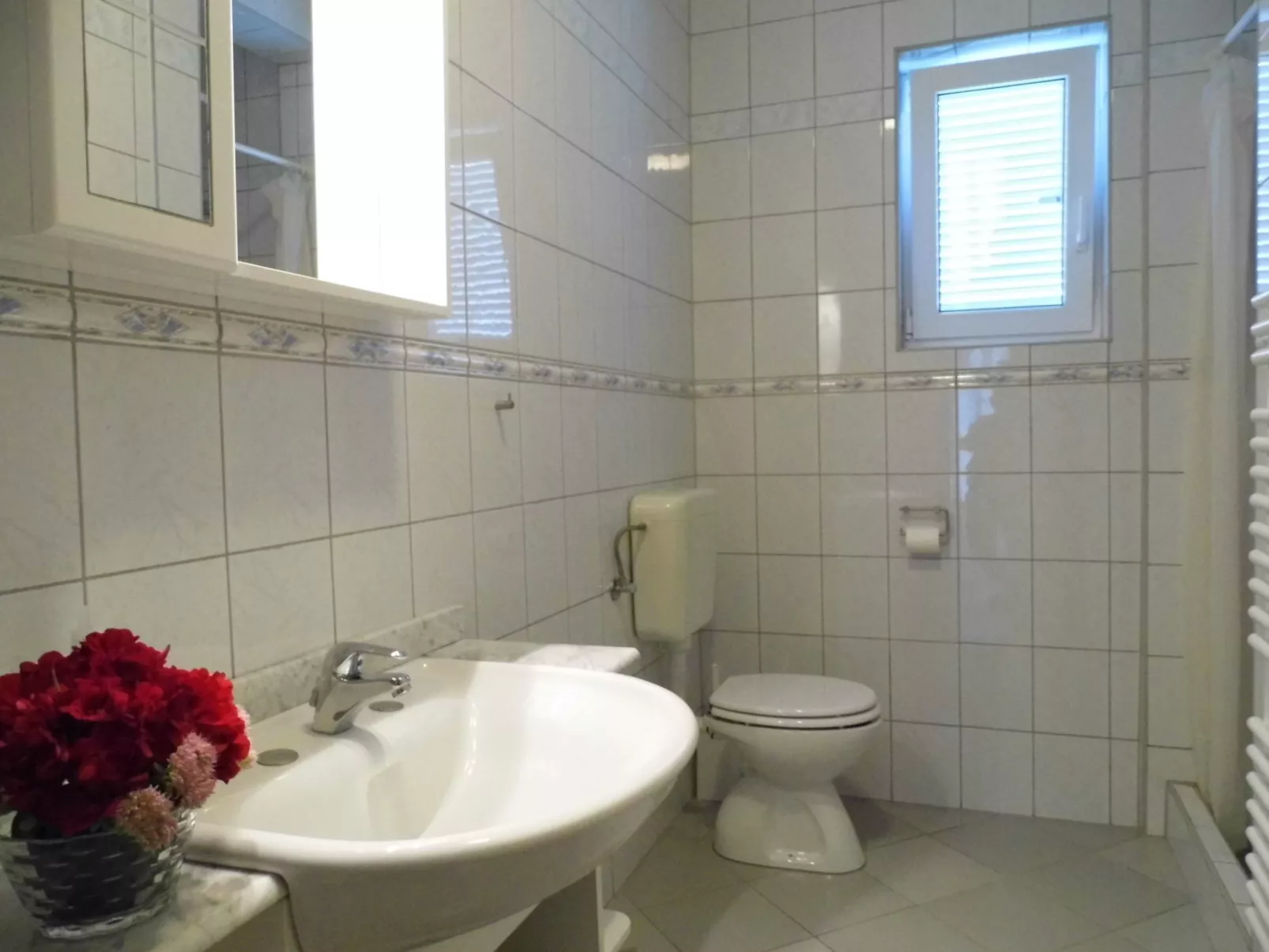 Schöne, geräumige Wohnung in der ersten Etage-Binnen