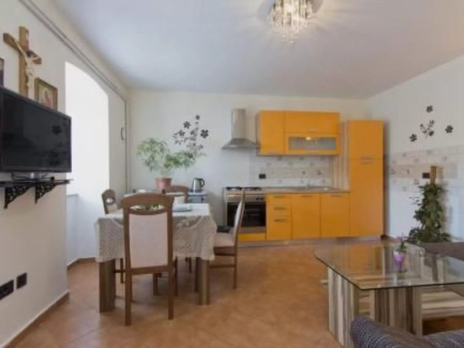 Geräumige Duplexwohnung mit Terrasse und Pool-Binnen