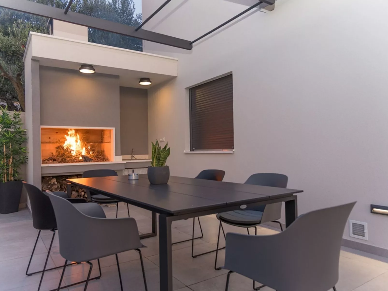 Villa Kuk mit beheiztem Pool-Buiten