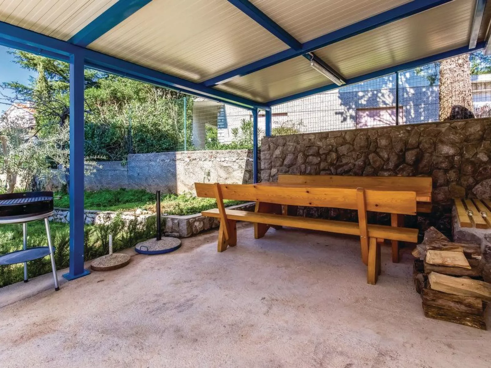 Wohnung in Crikvenica mit Grill und Terrasse-Buiten