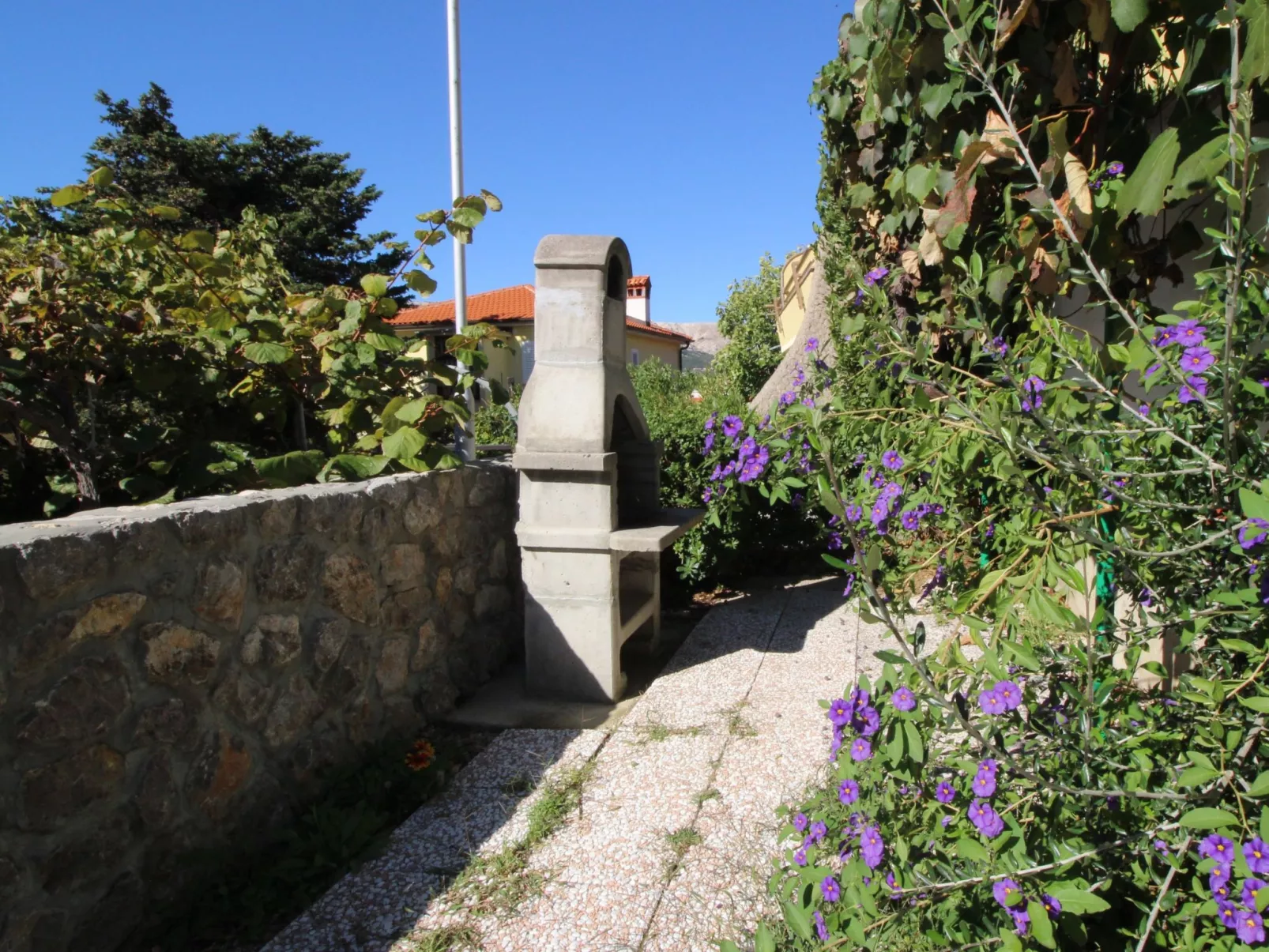 Charmante Wohnung in Baška mit Eigener Terrasse-Buiten