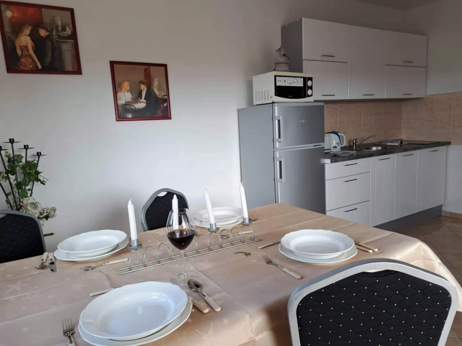 Wunderschöne Ferienwohnung, mit Meerblick und Pool-Binnen