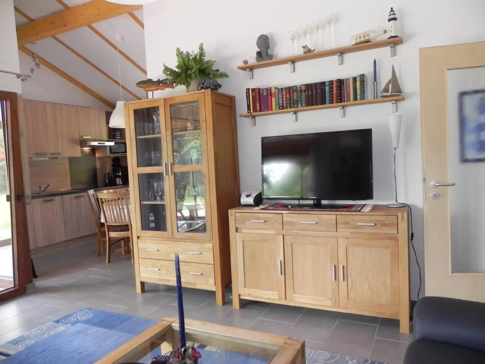 E19 Haus mit Wintergarten, Terrasse und Garten-Binnen