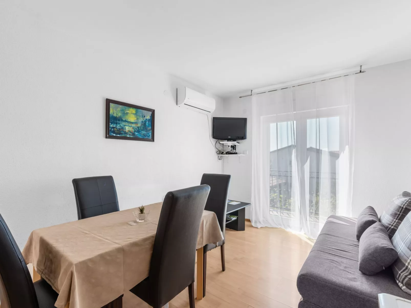 Schöne Ferienwohnung Morena-Binnen