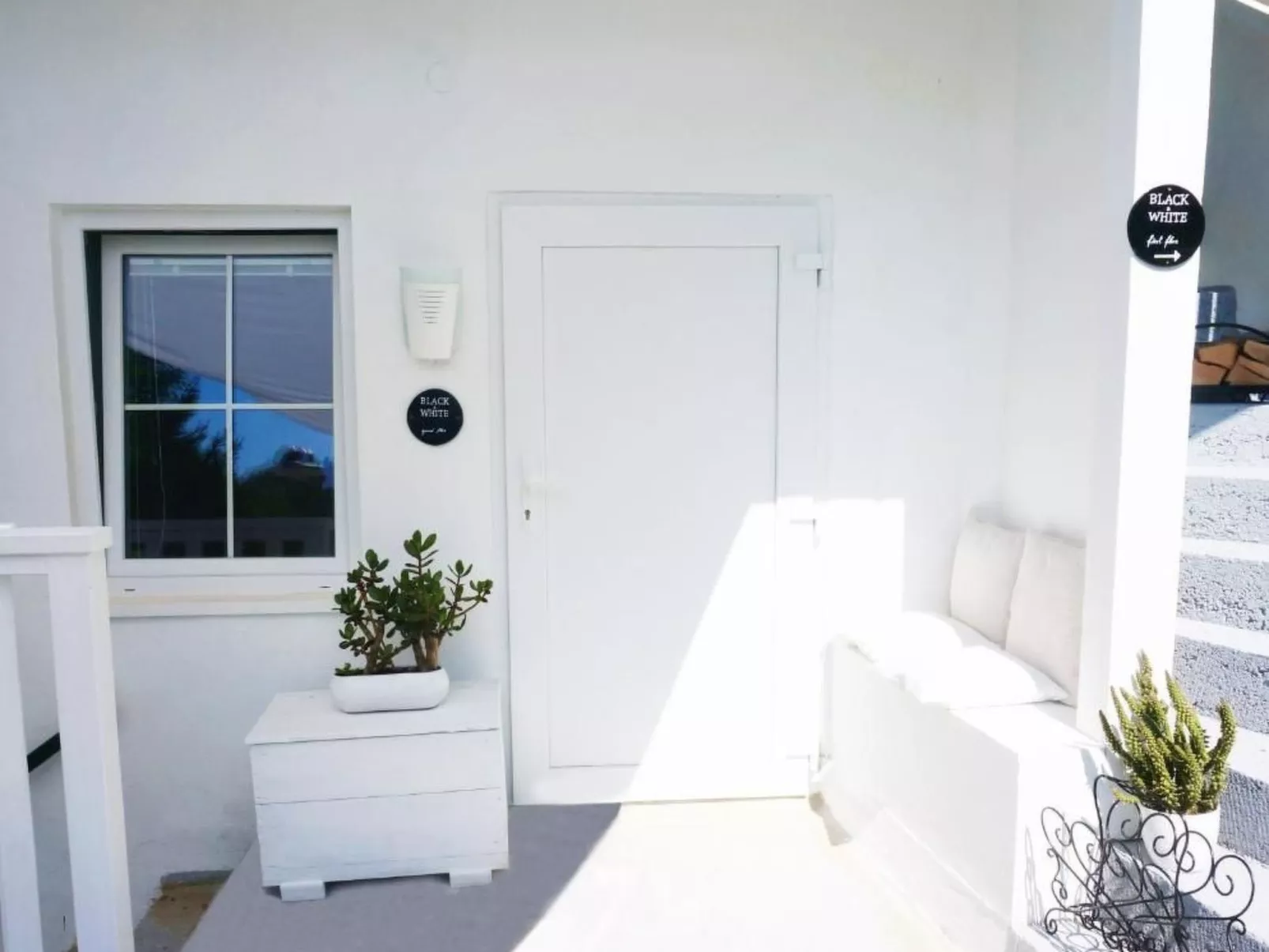 Black & White-Binnen