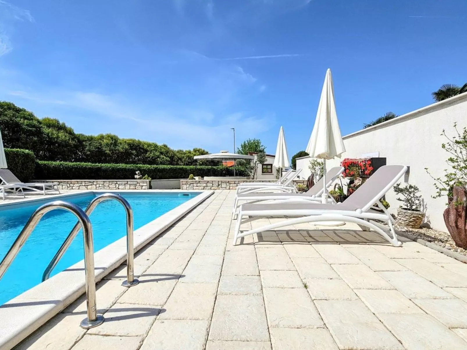 "Olimpia 3" mit Terrasse-Buiten