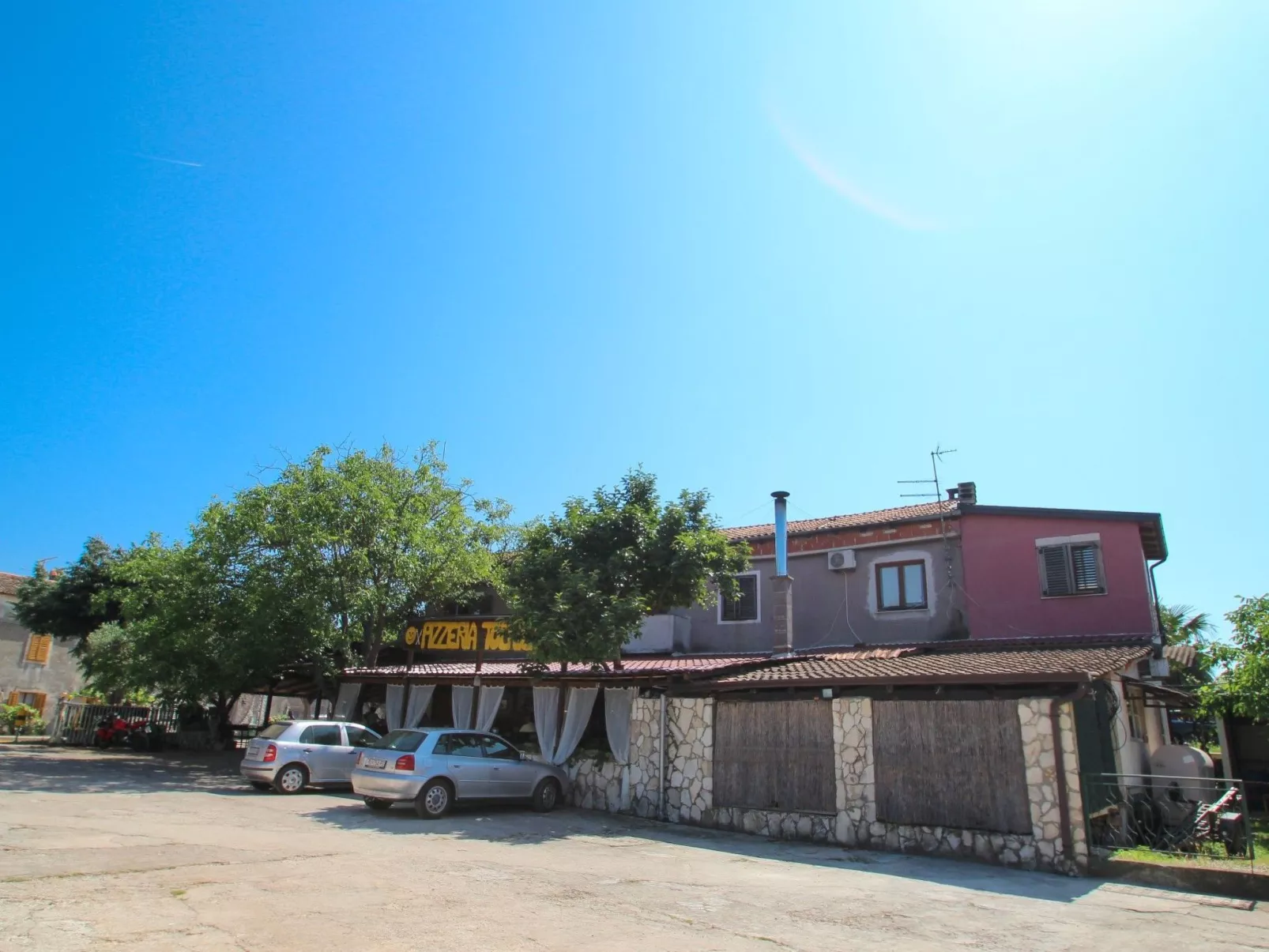Wohnung "Lana" mit Terrasse-Buiten