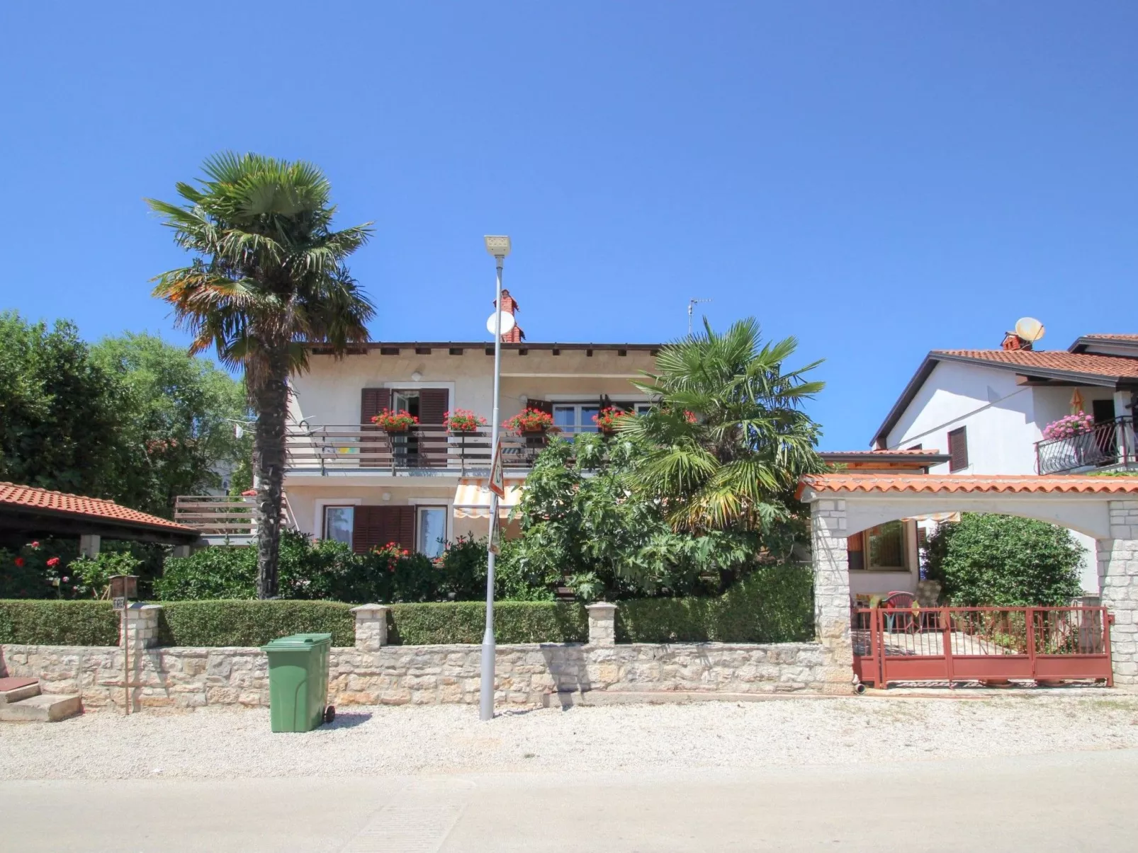 Vinka in Strandnähe-Buiten