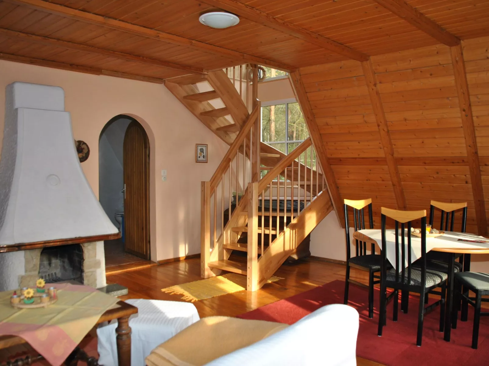 In ruhiger Lage am Waldrand mit Terrasse und großem Grundstück-Binnen