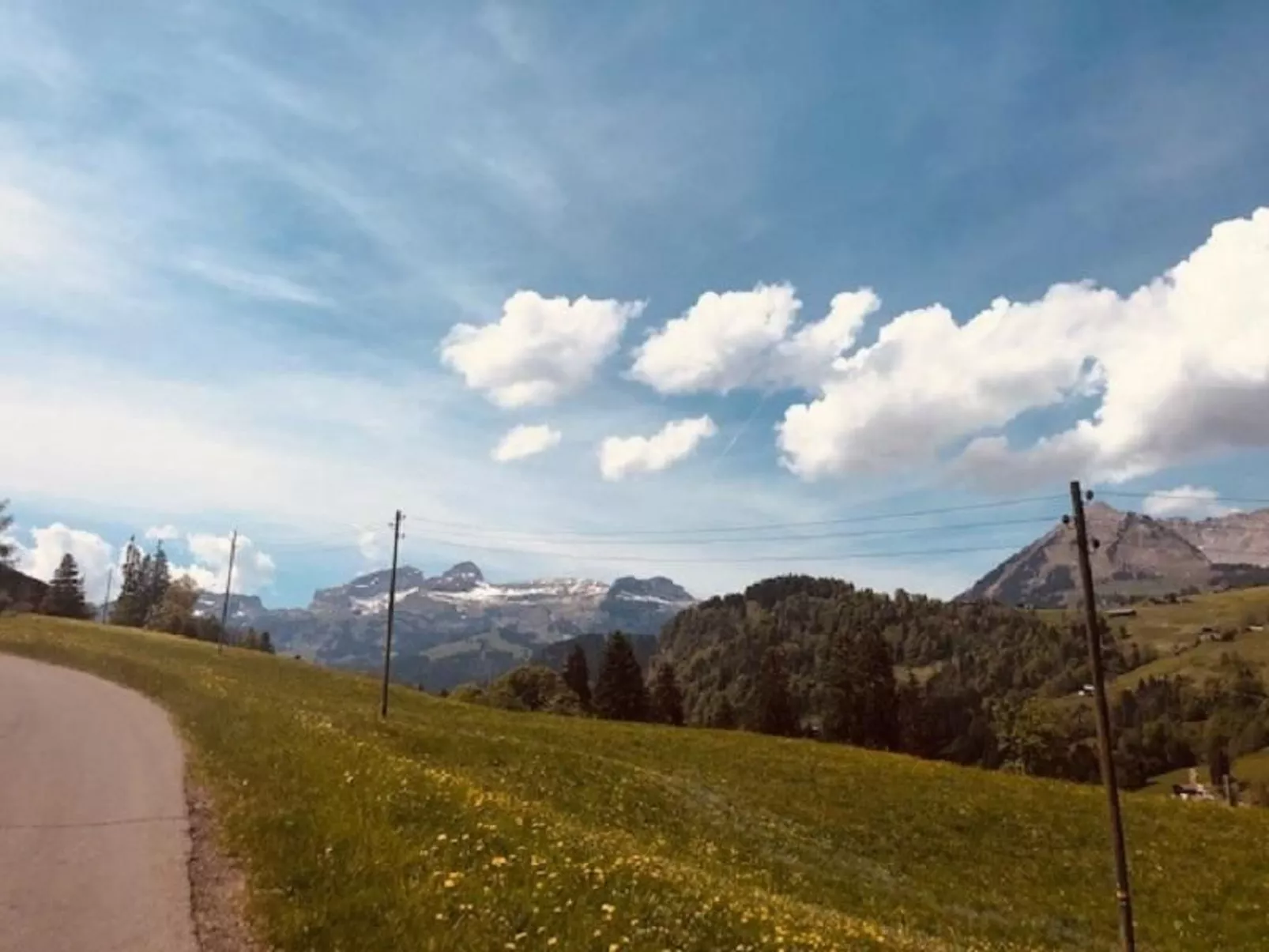 Authentisches Schweizer Alpenchalet aus dem 18. Jh.-Buiten