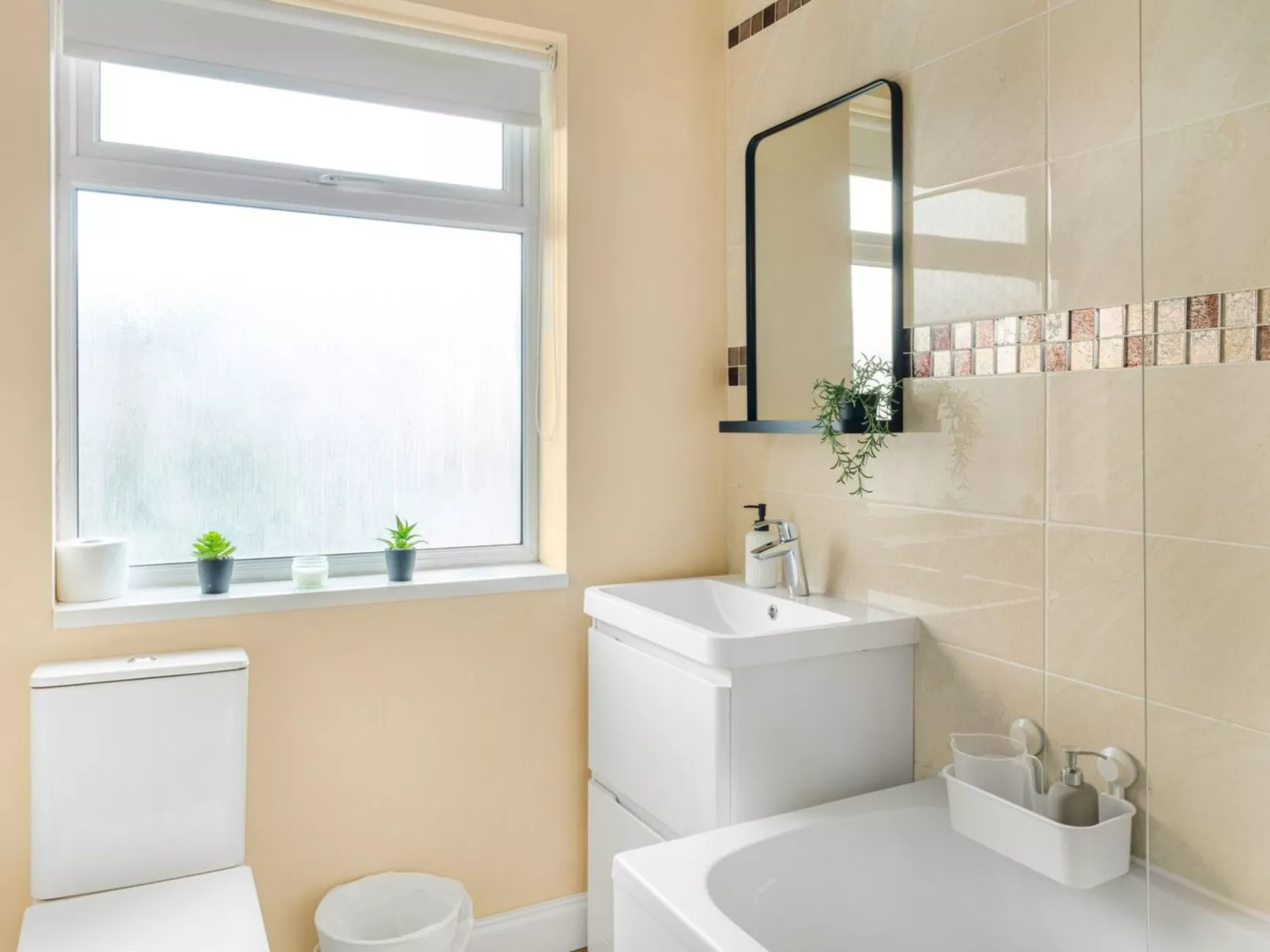 "3-Bett-Haus mit Parkplatz und Büro"-Image-tags.info