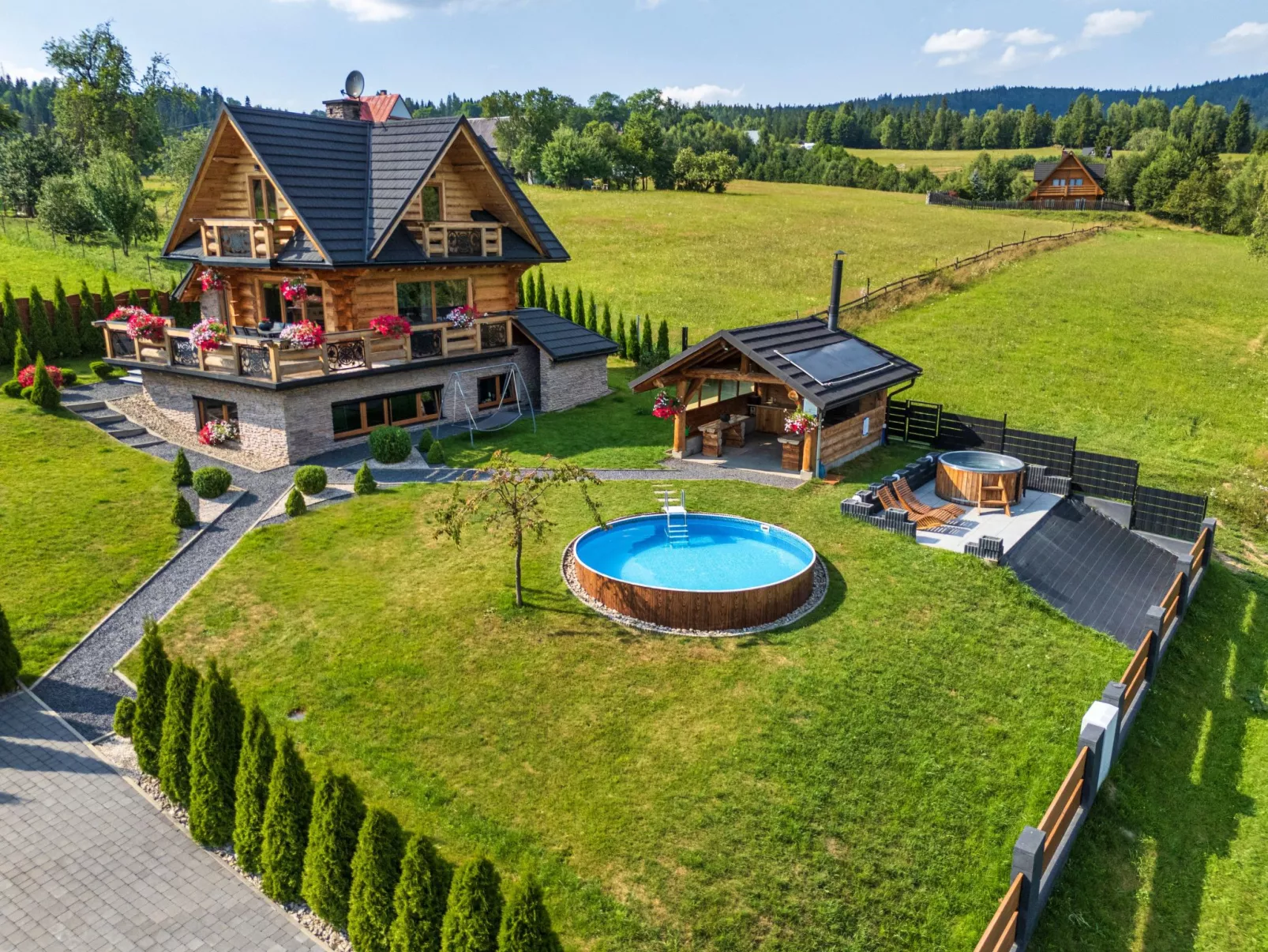 Mit Entspannung im Jacuzzi-Buiten