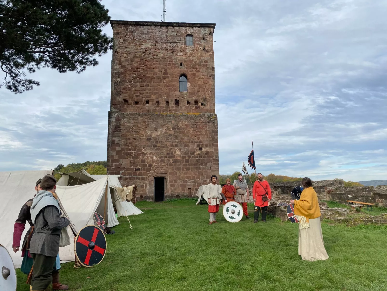 Appartement mit Balkon-Buiten