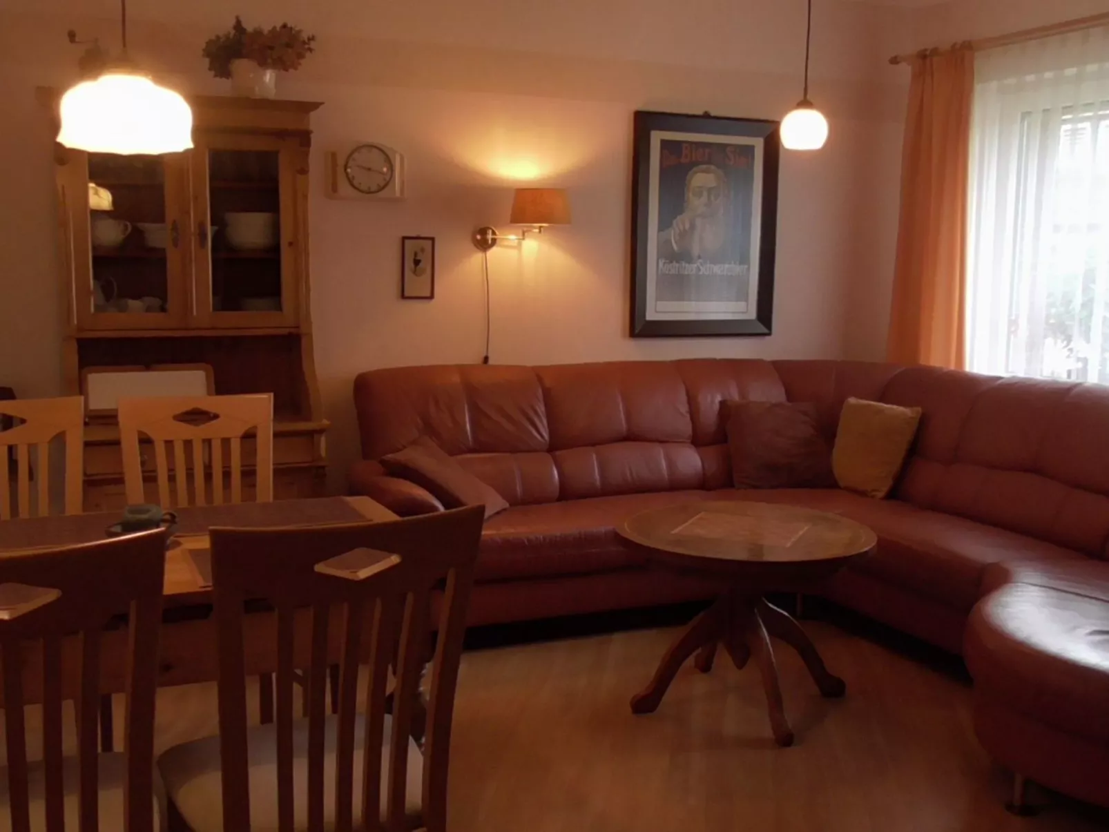 Mit überdachter Terrasse und Carport-Binnen