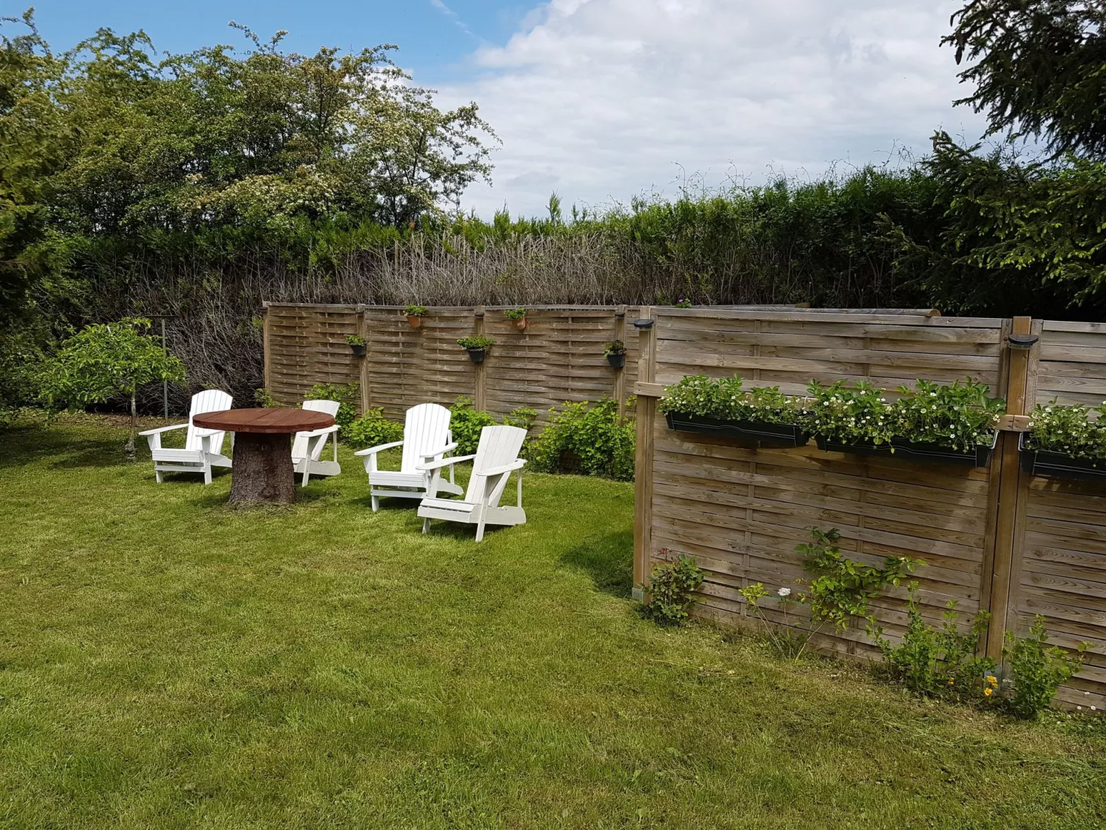 Mit Garten, Grill und Terrasse-Binnen