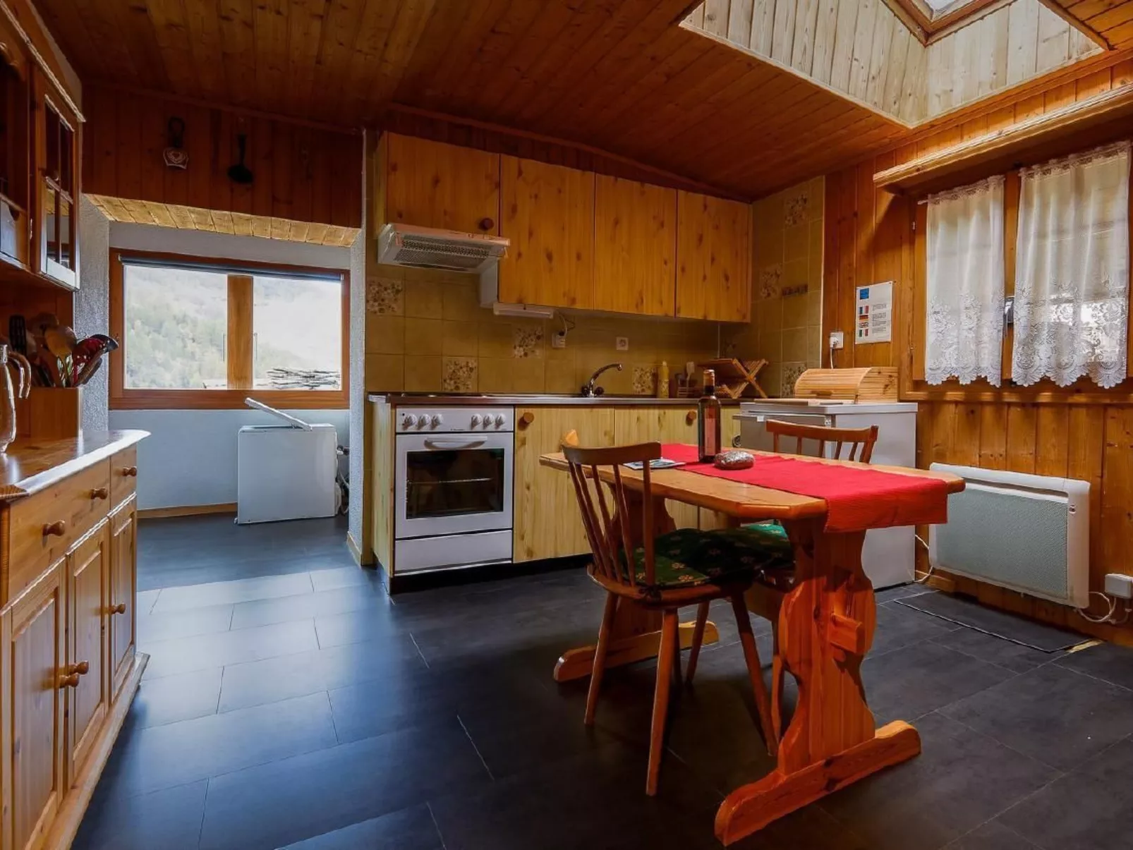 "Base Camp Evolène"-Image-tags.info