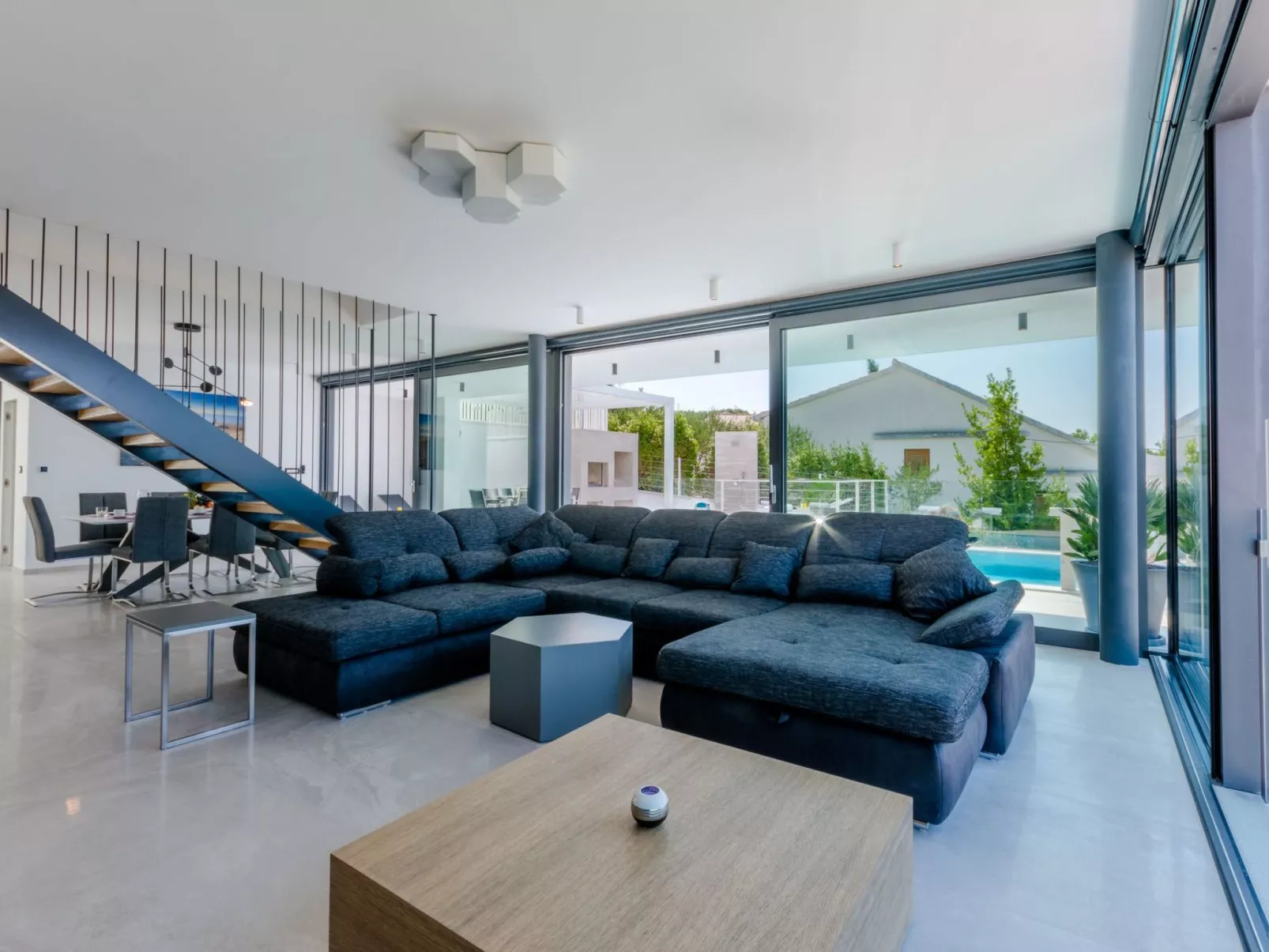 Tolles Ferienhaus in Sutivan mit Privatem Pool-Binnen