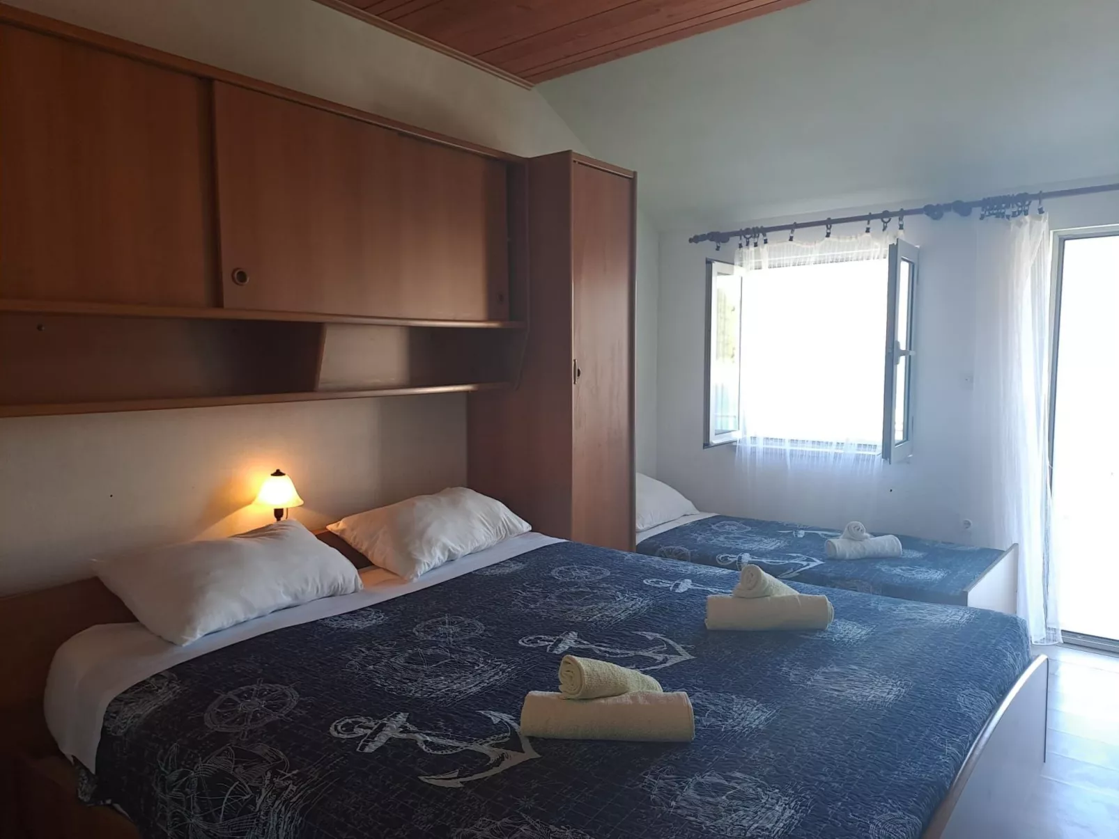 Mit Wasserblick-Binnen