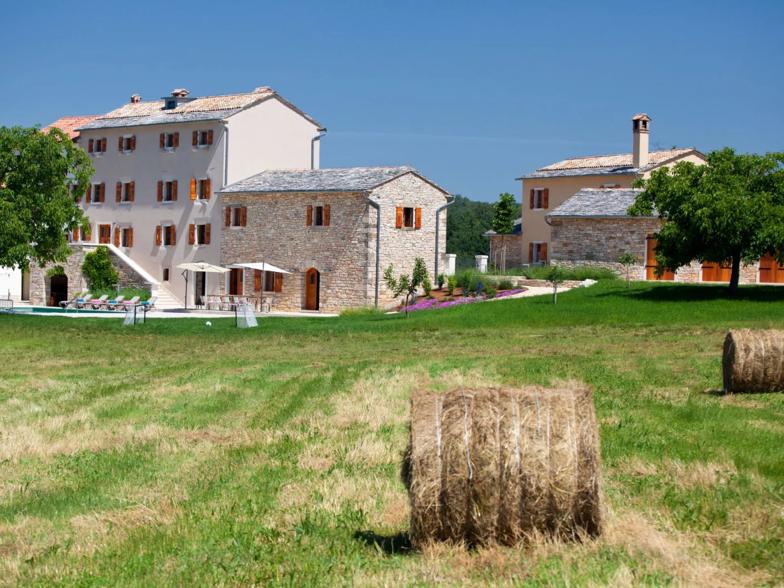 Villa Poropati, Groznjan, Istrien-Luxus Landgut mit 7 Schlafzimmern für bis zu-Buiten