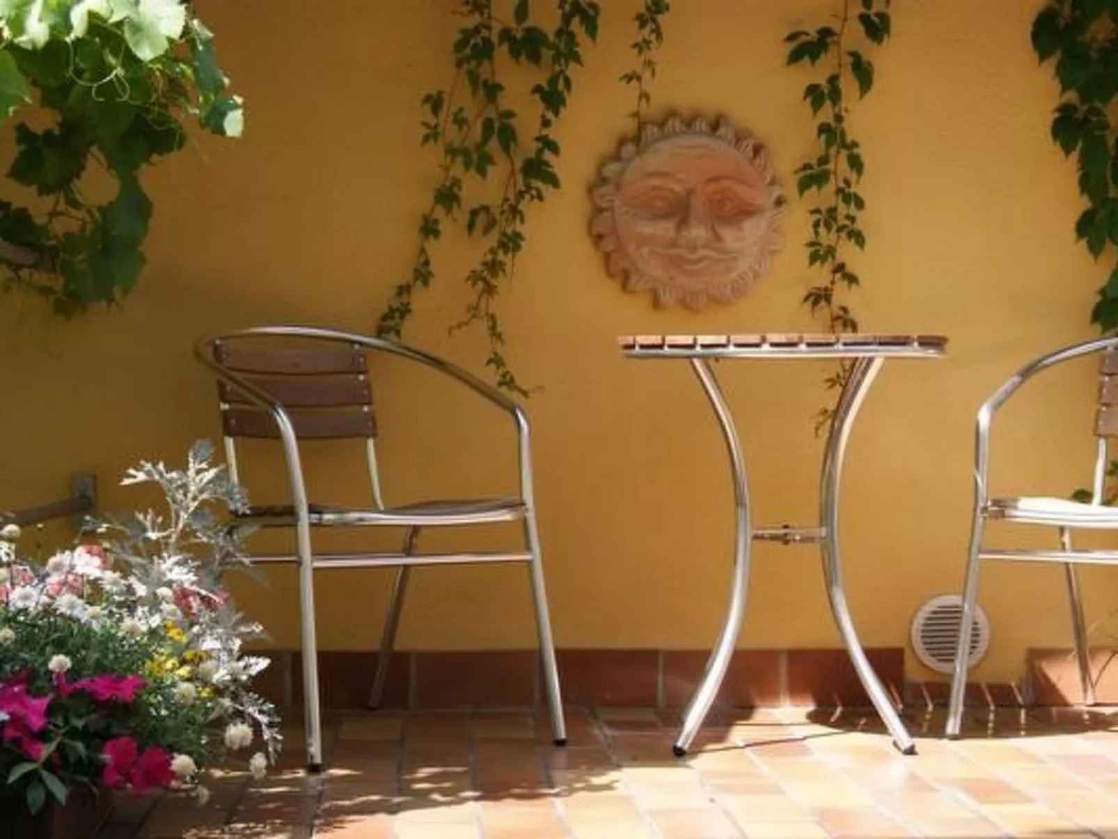 Kleine Dachwohnung-Buiten