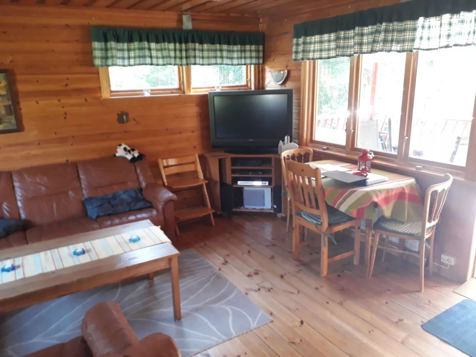 "Flodavägen 39" mit privatem Parkplatz-Binnen