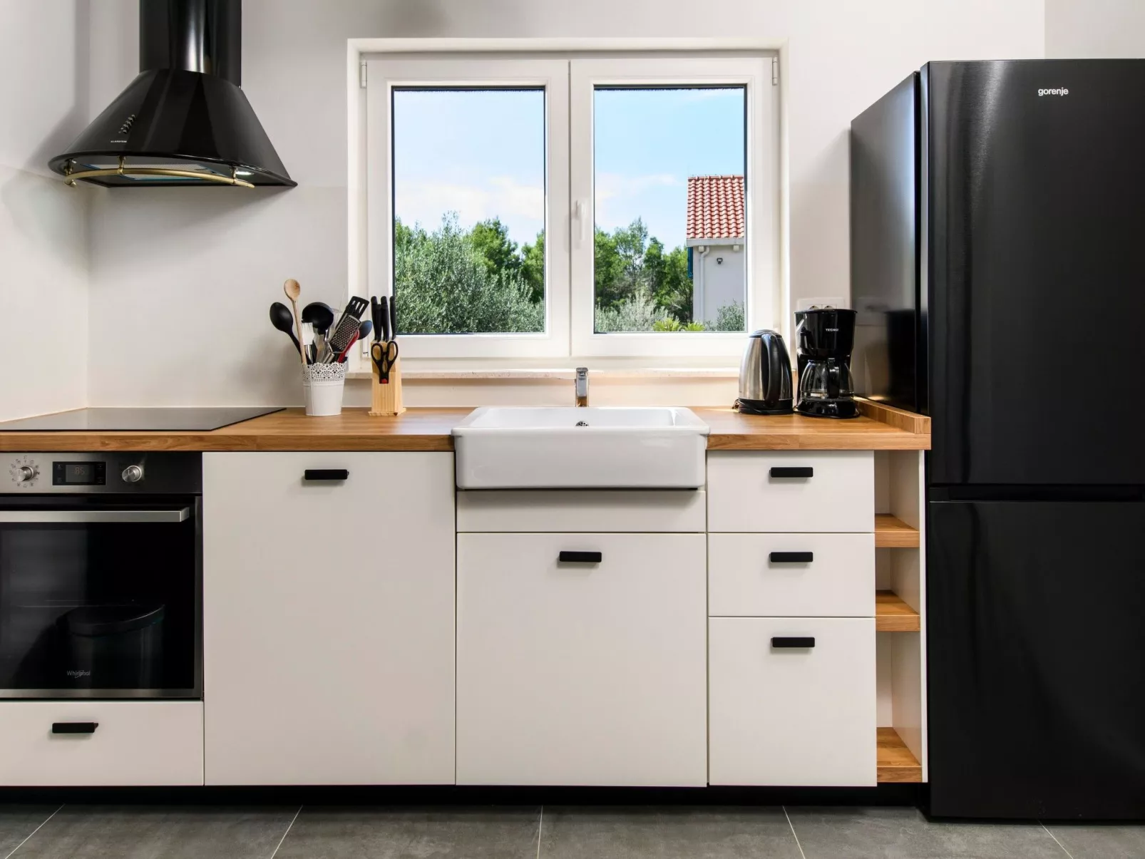 Modernes Ferienhaus in Zaostrog mit Beheiztem Pool-Binnen