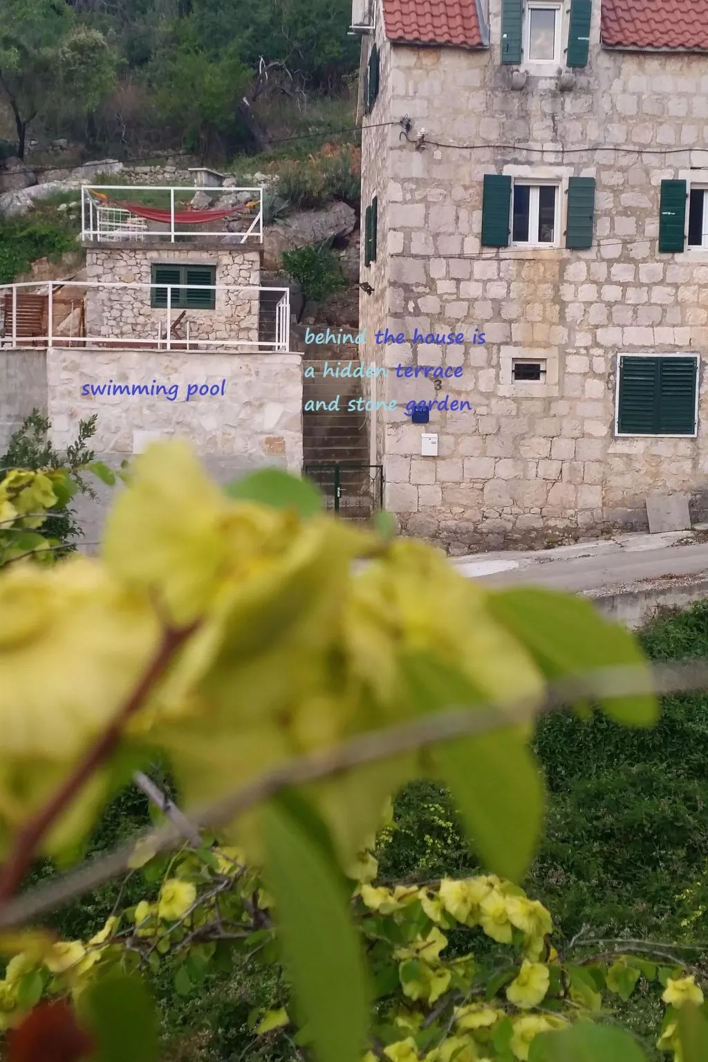 Charmantes Steinhaus mit Pool und Panoramablick-Buiten