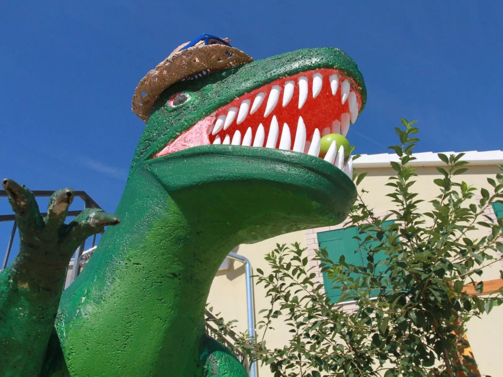 Geräumige Ferienvilla mit Pool und Meerblick-Buiten